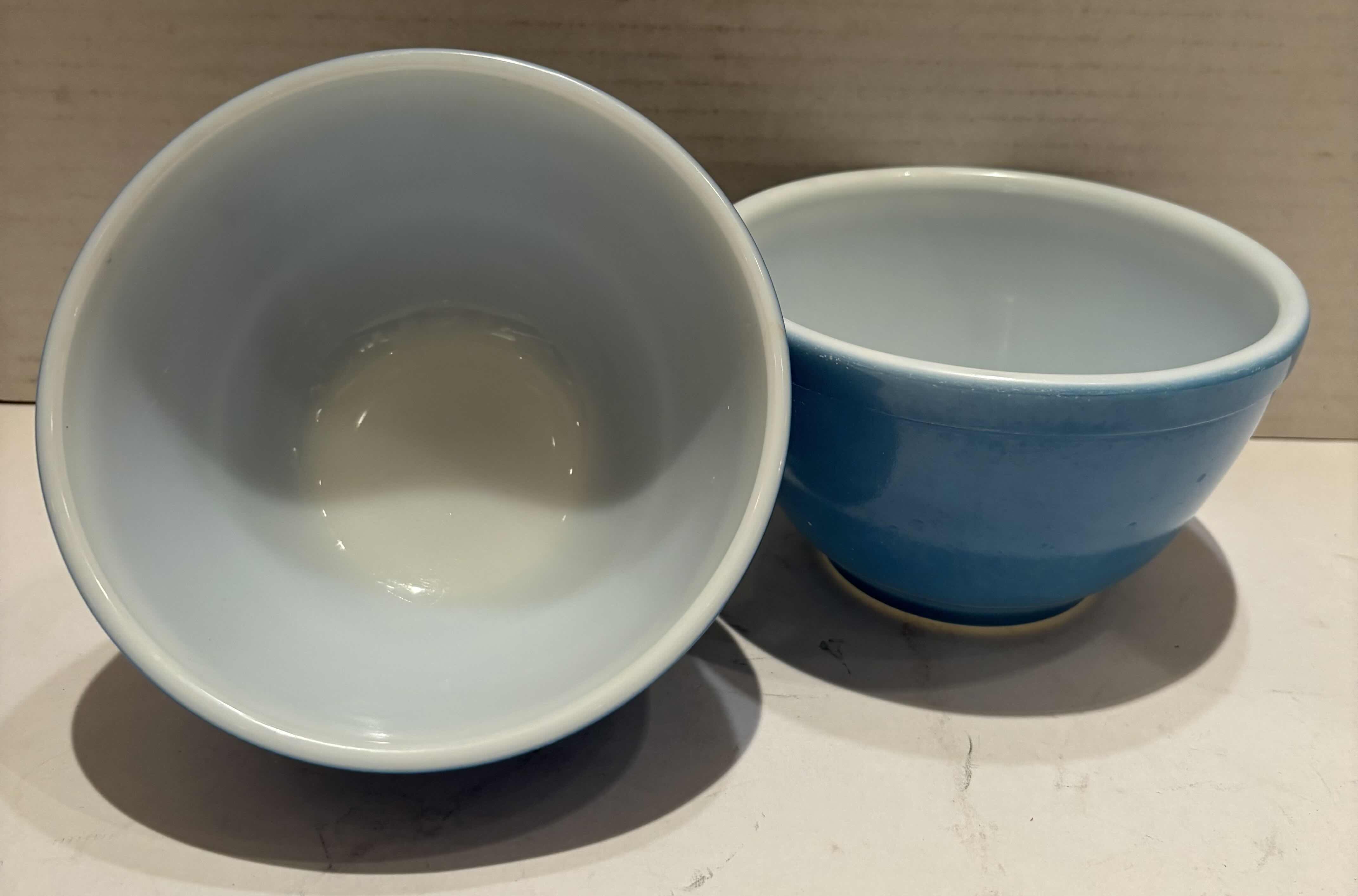 Photo 1 of 2 - 5.5” BLUE PYREX BOWLS