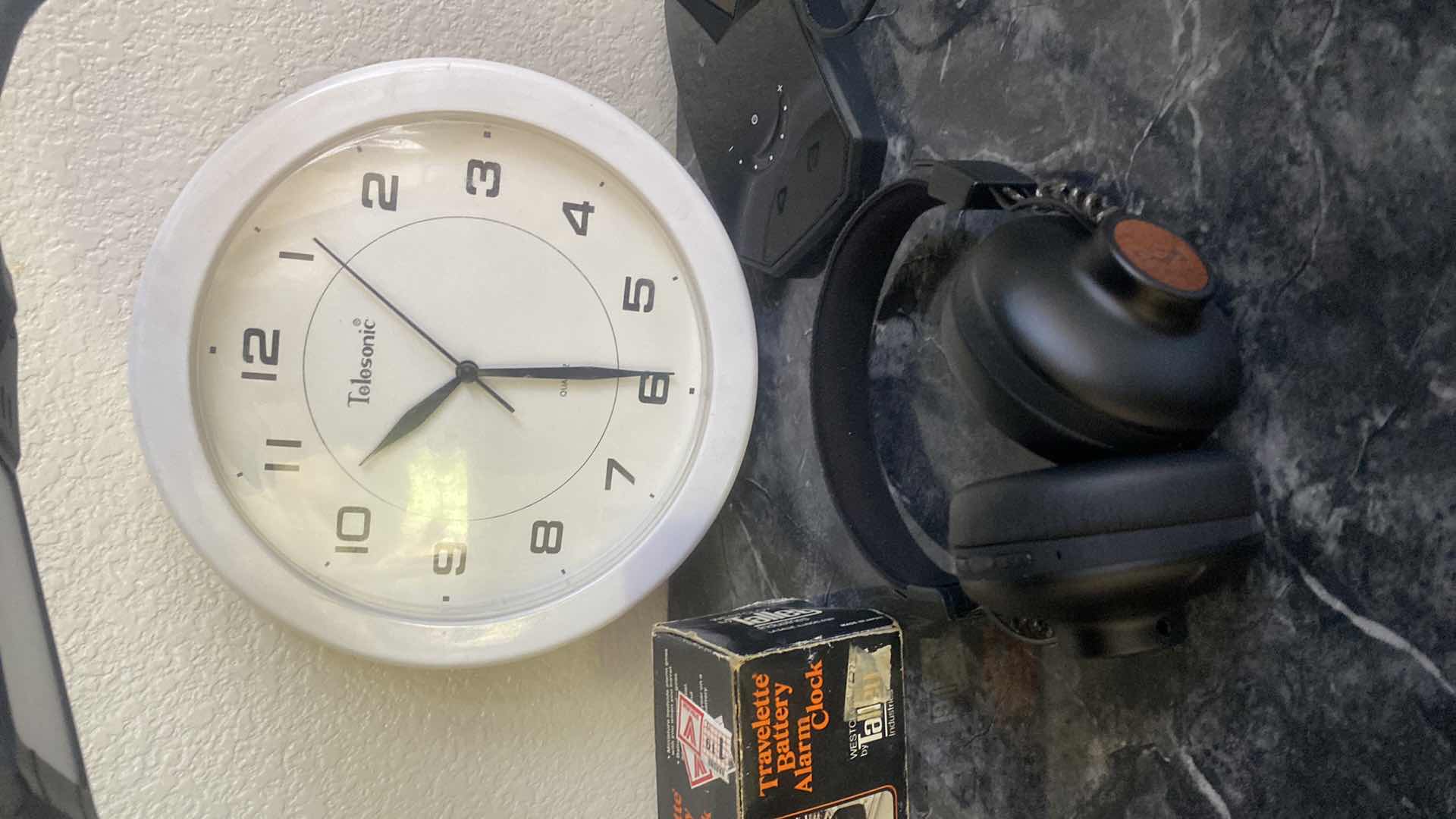 Photo 1 of HOUSEHOLD ASSORTMENT