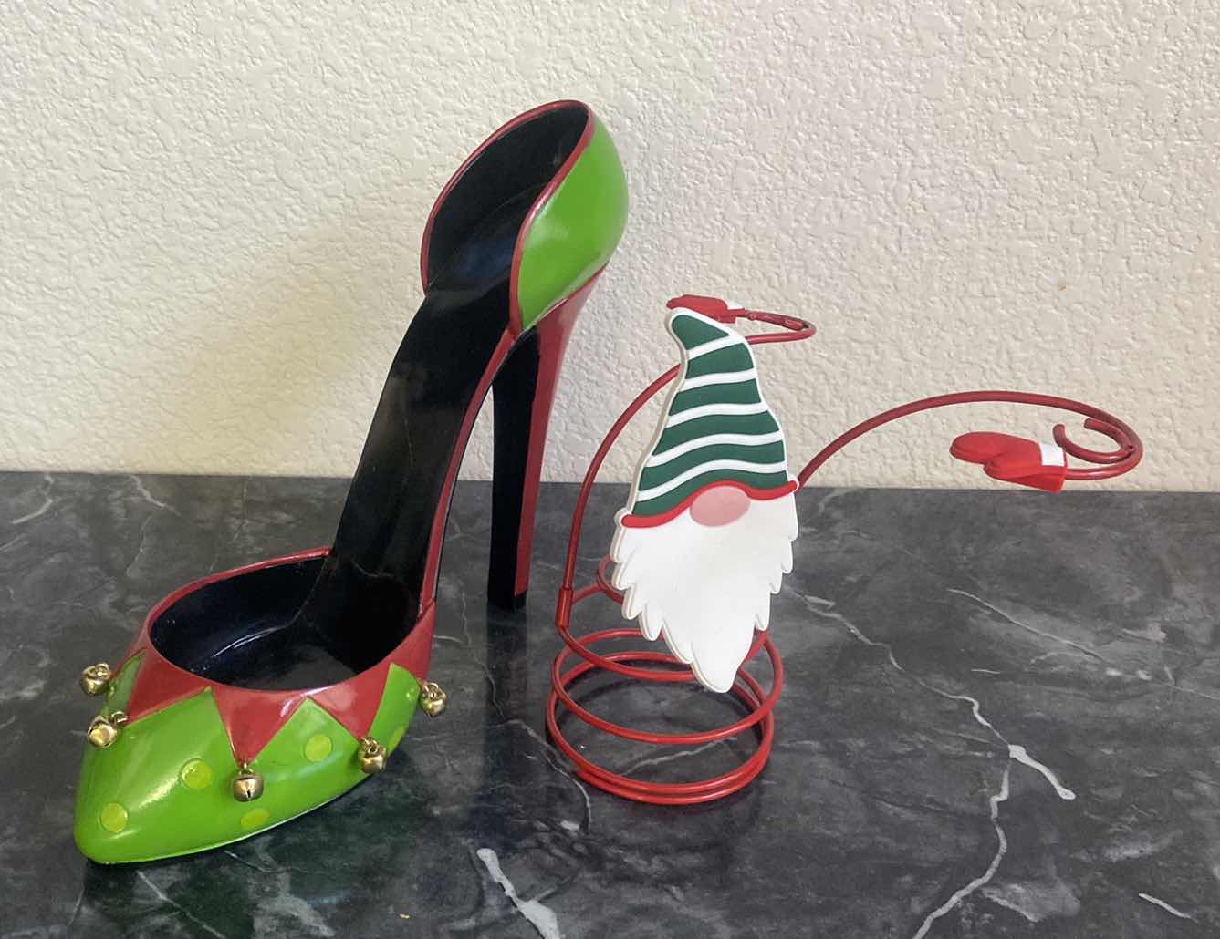 Photo 1 of HOLIDAY WINE  ACCESSOIRES