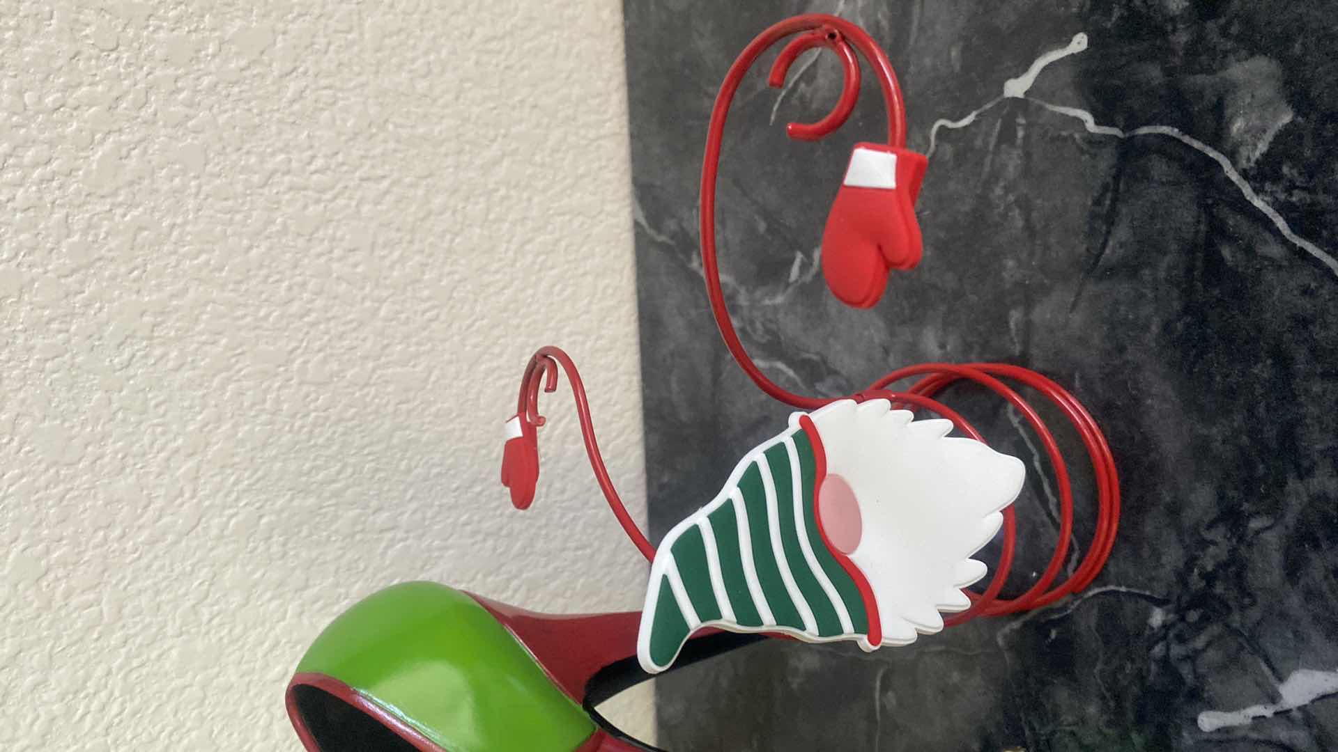 Photo 1 of HOLIDAY WINE  ACCESSOIRES