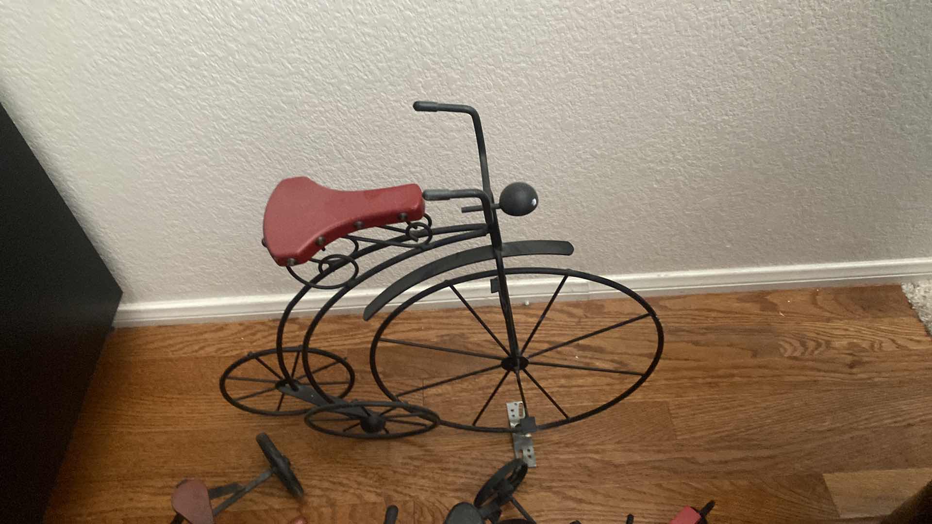 Photo 1 of BICYCLE DECOR ASSORTMENT LARGEST 19” x 20”