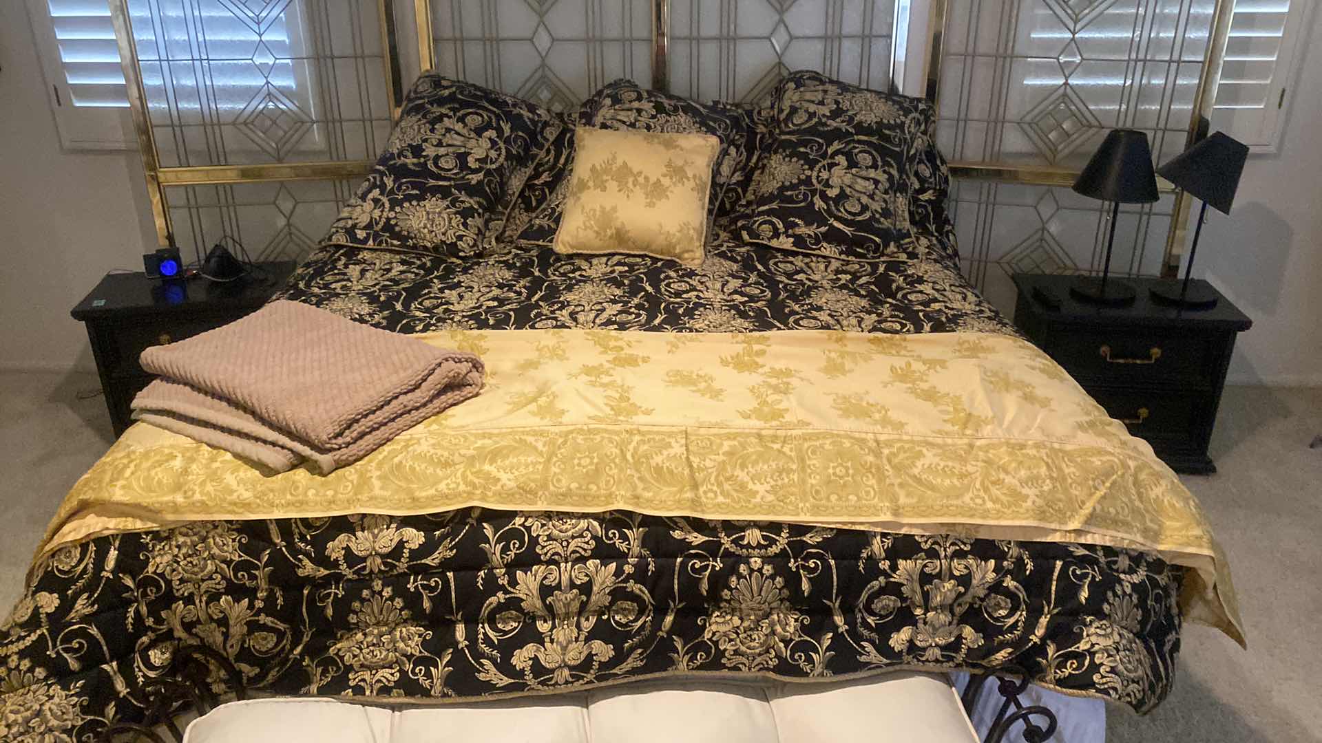 Photo 1 of KING SIZE REVERSIBLE BEDDING COMFORTER SHAMS BLANKET AND SHEET