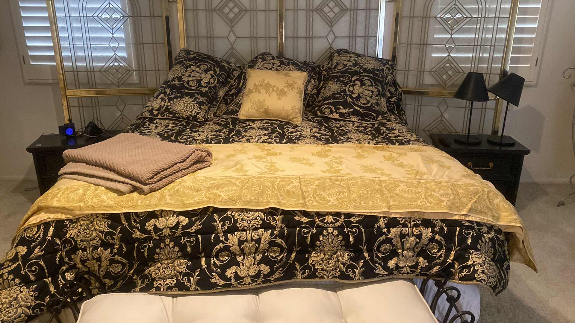 Photo 1 of KING SIZE REVERSIBLE BEDDING COMFORTER SHAMS BLANKET AND SHEET