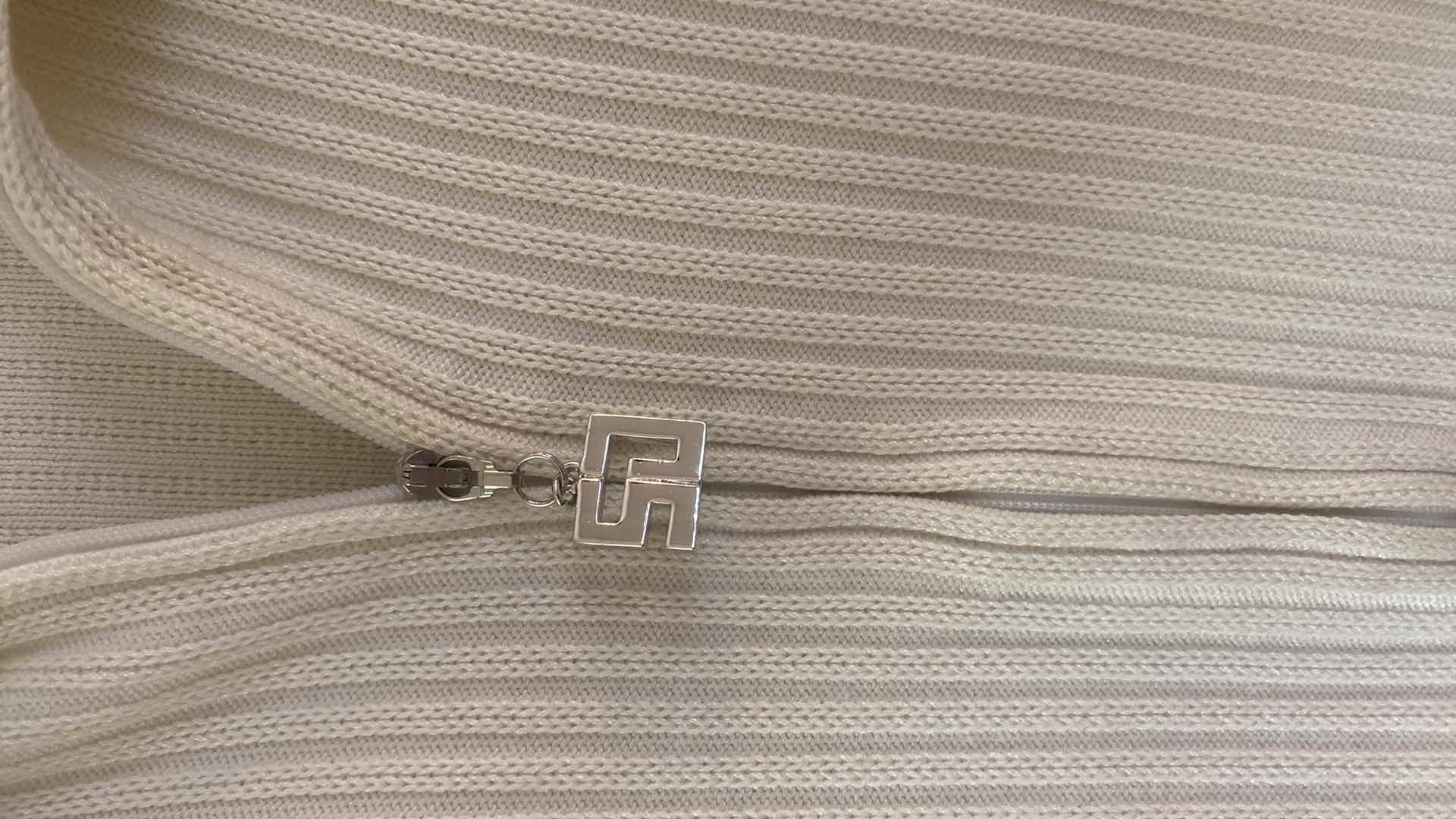 Photo 1 of LADIES SIZE 10 ST JOHN JACKET (TAGS REMOVED) AND SIZE 8 PANTS