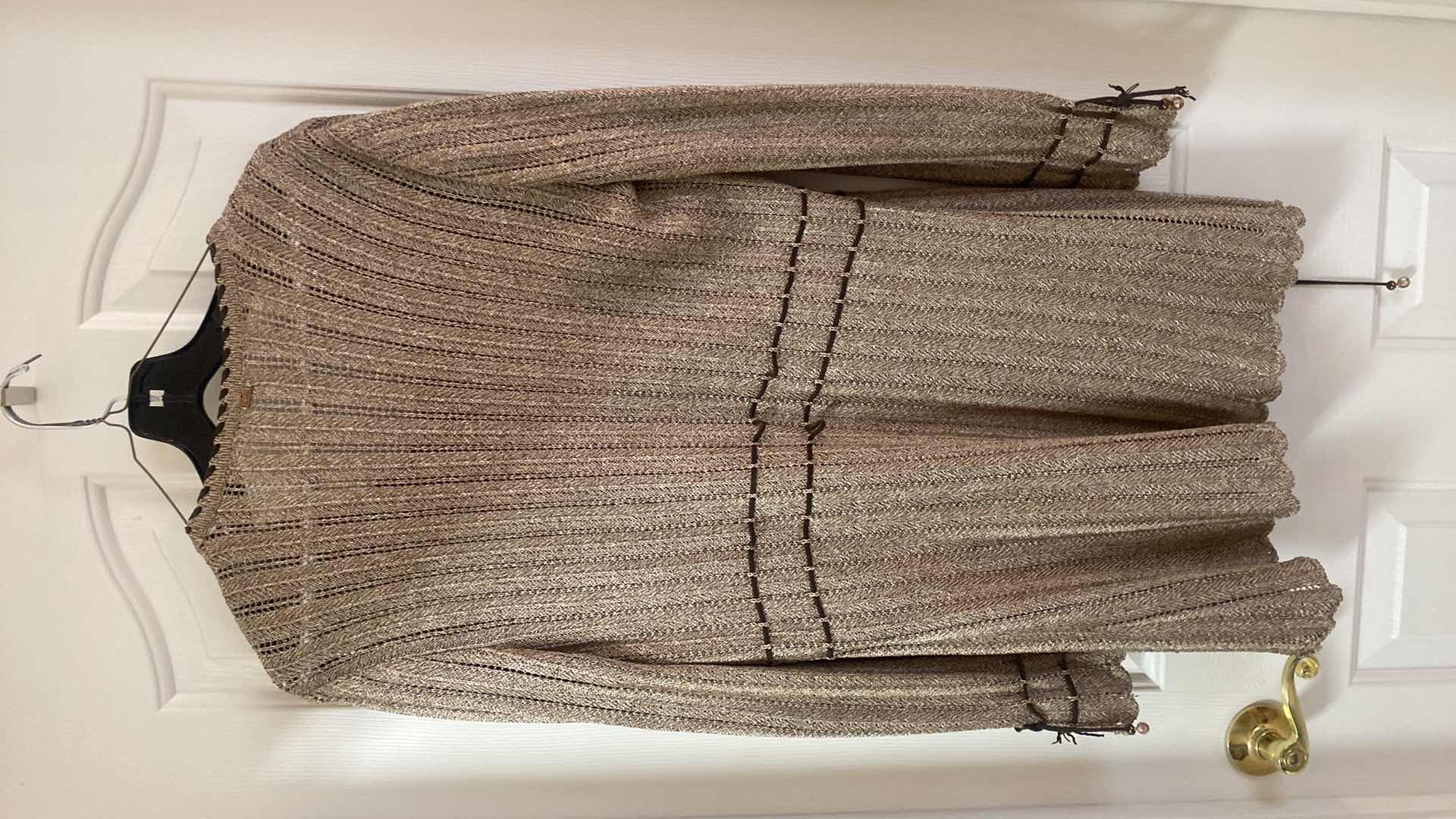 Photo 1 of LADIES SIZE LARGE ST JOHN SHELL AND JACKET (TAG REMOVED IN JACKET)