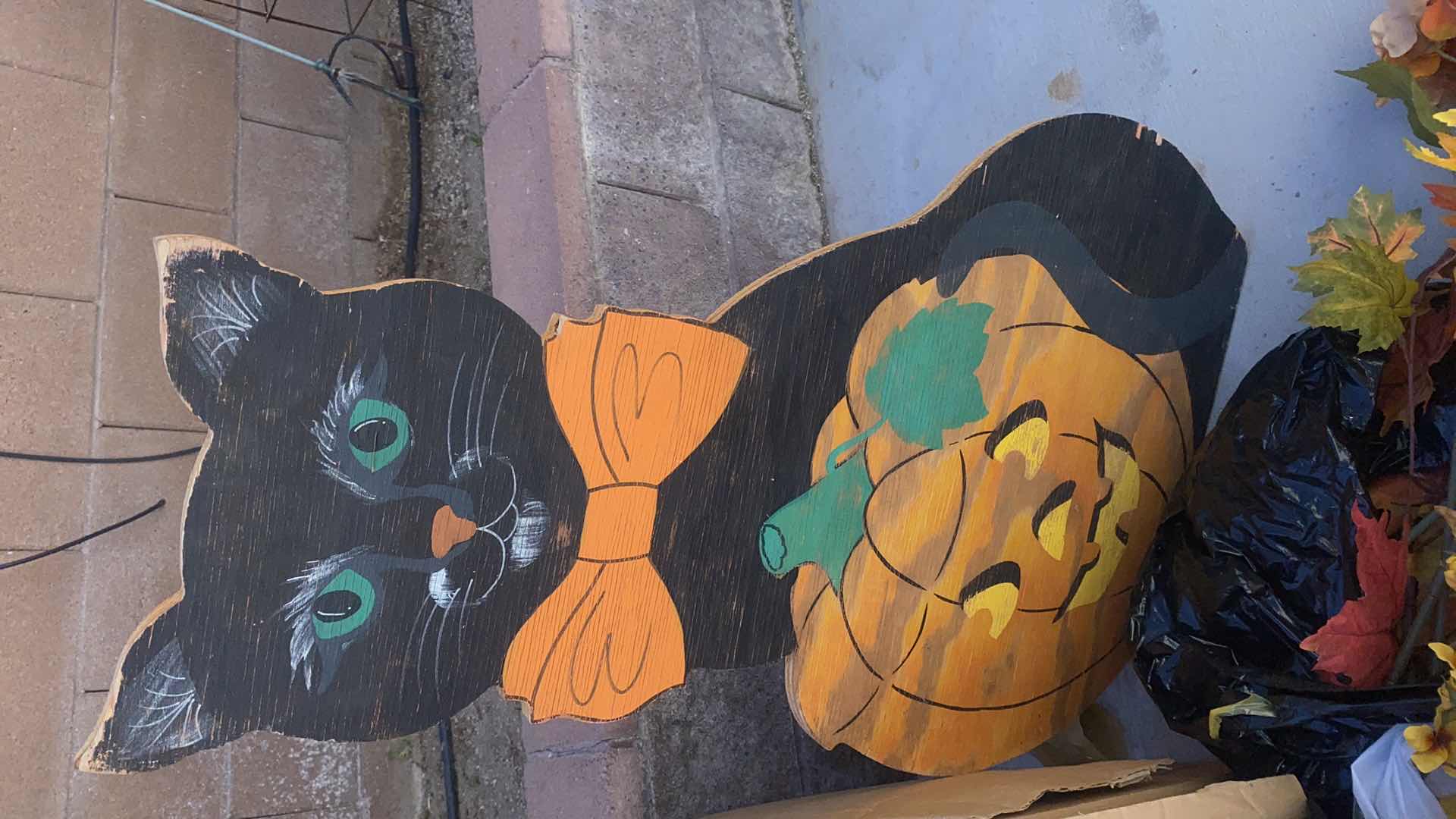 Photo 1 of HALLOWEEN DECOR ASSORTMENT