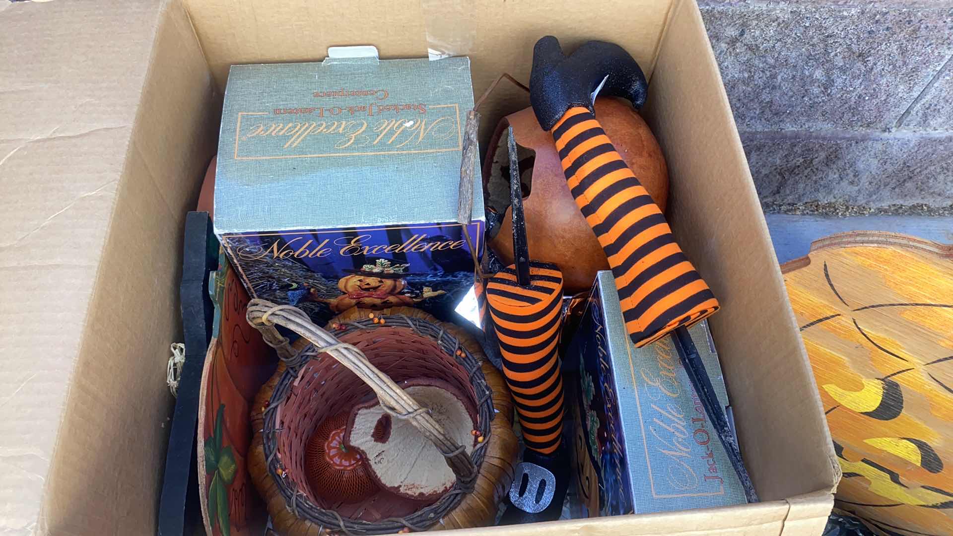 Photo 1 of HALLOWEEN DECOR ASSORTMENT