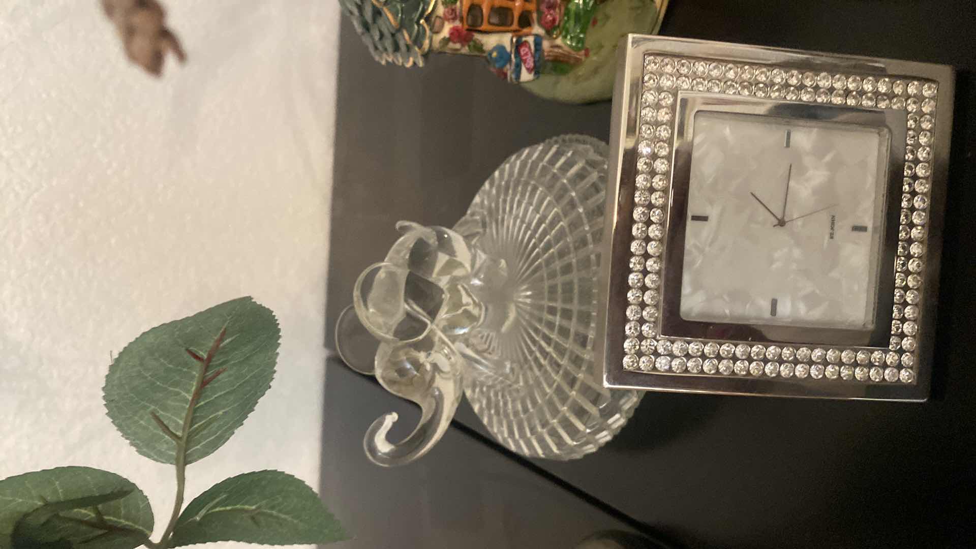 Photo 1 of HOME DECOR ASSORTMENT IN OFFICE