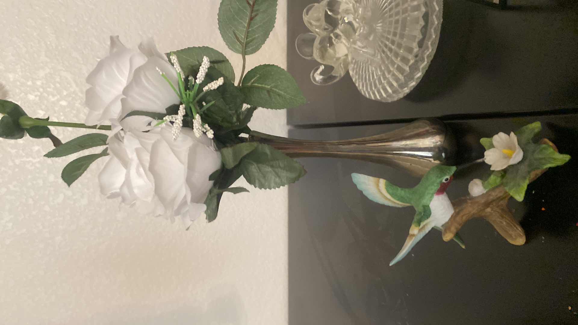 Photo 1 of HOME DECOR ASSORTMENT IN OFFICE