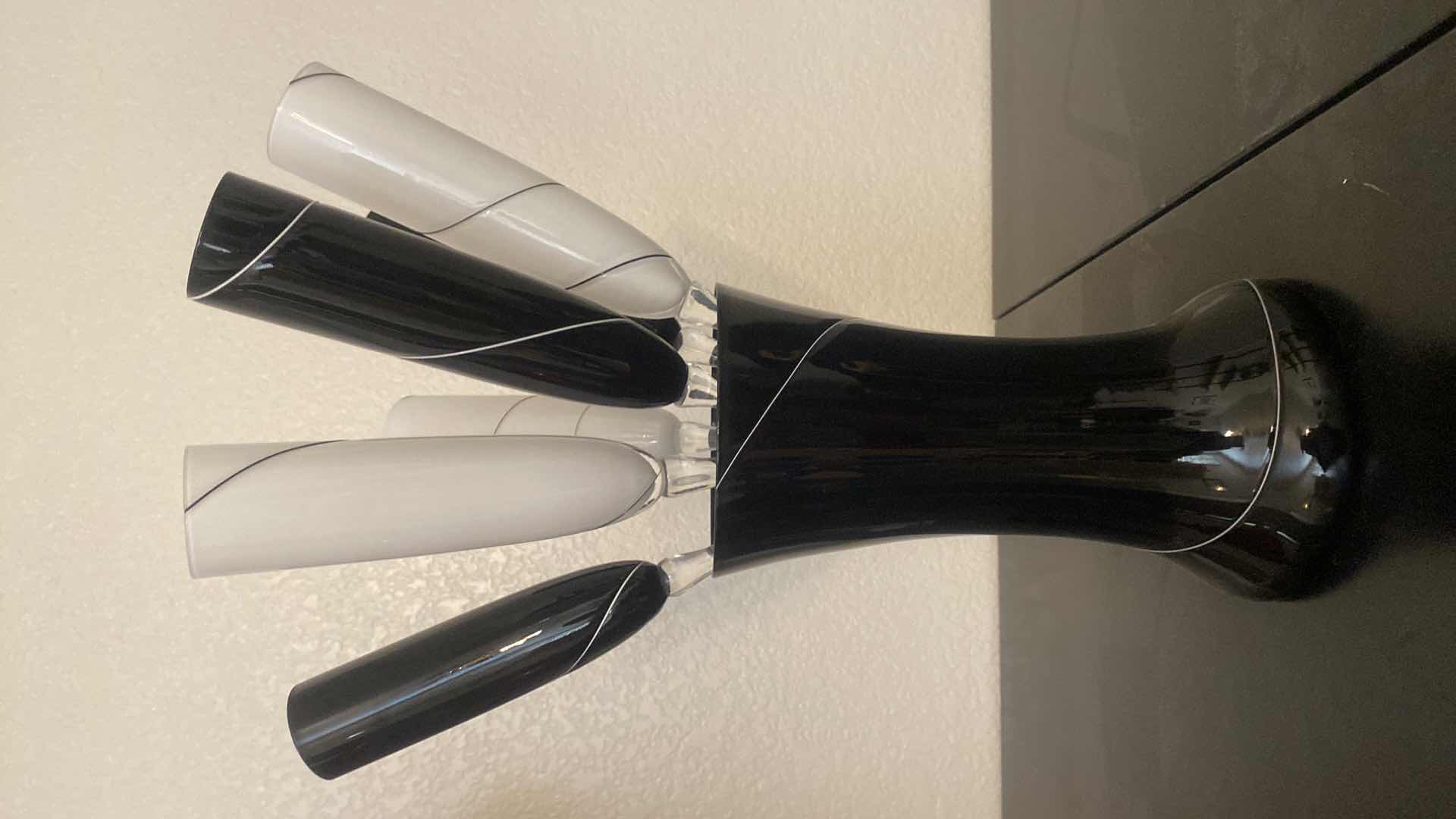 Photo 1 of 6 CHAMPAGNE FLUTES IN VASE H 9”