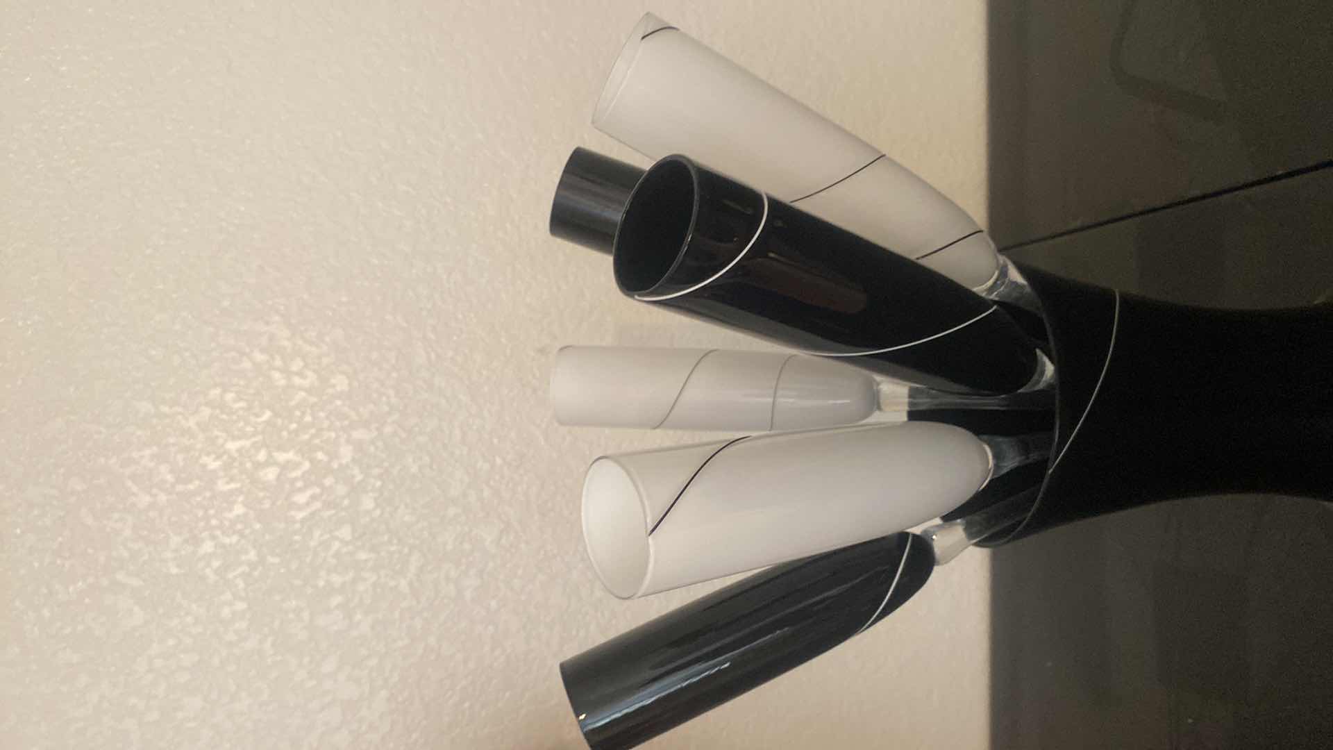 Photo 1 of 6 CHAMPAGNE FLUTES IN VASE H 9”