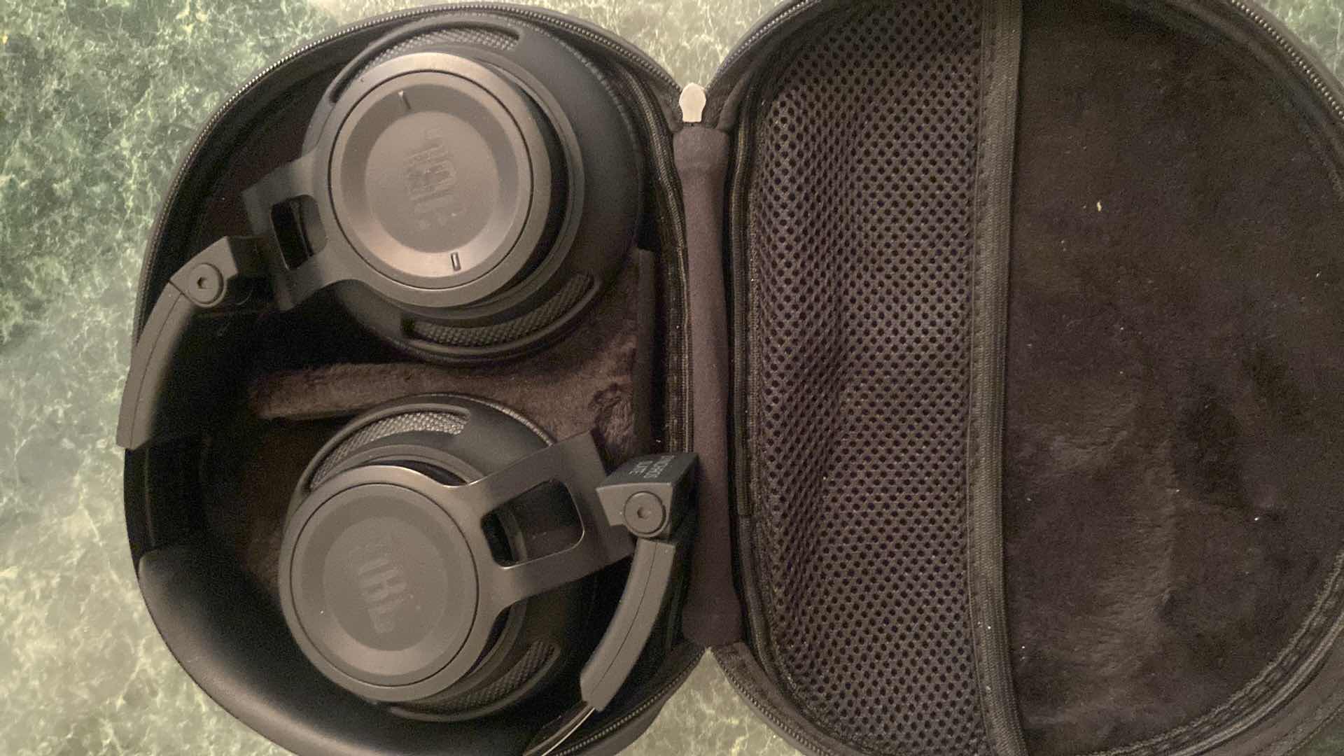 Photo 1 of JBL HEADPHONES