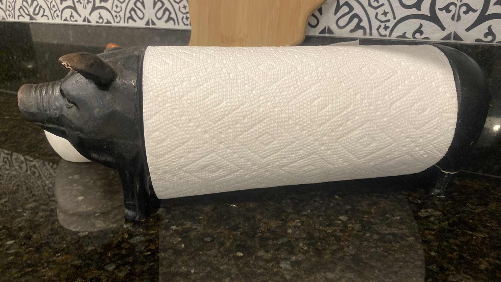 Photo 1 of PIG PAPER TOWEL HOLDER MORTAR & PESTAL CUTTING BOARD