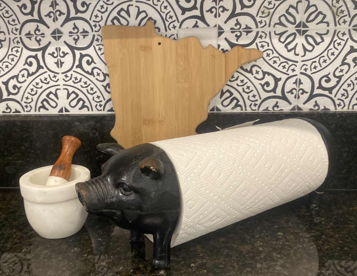 Photo 1 of PIG PAPER TOWEL HOLDER MORTAR & PESTAL CUTTING BOARD