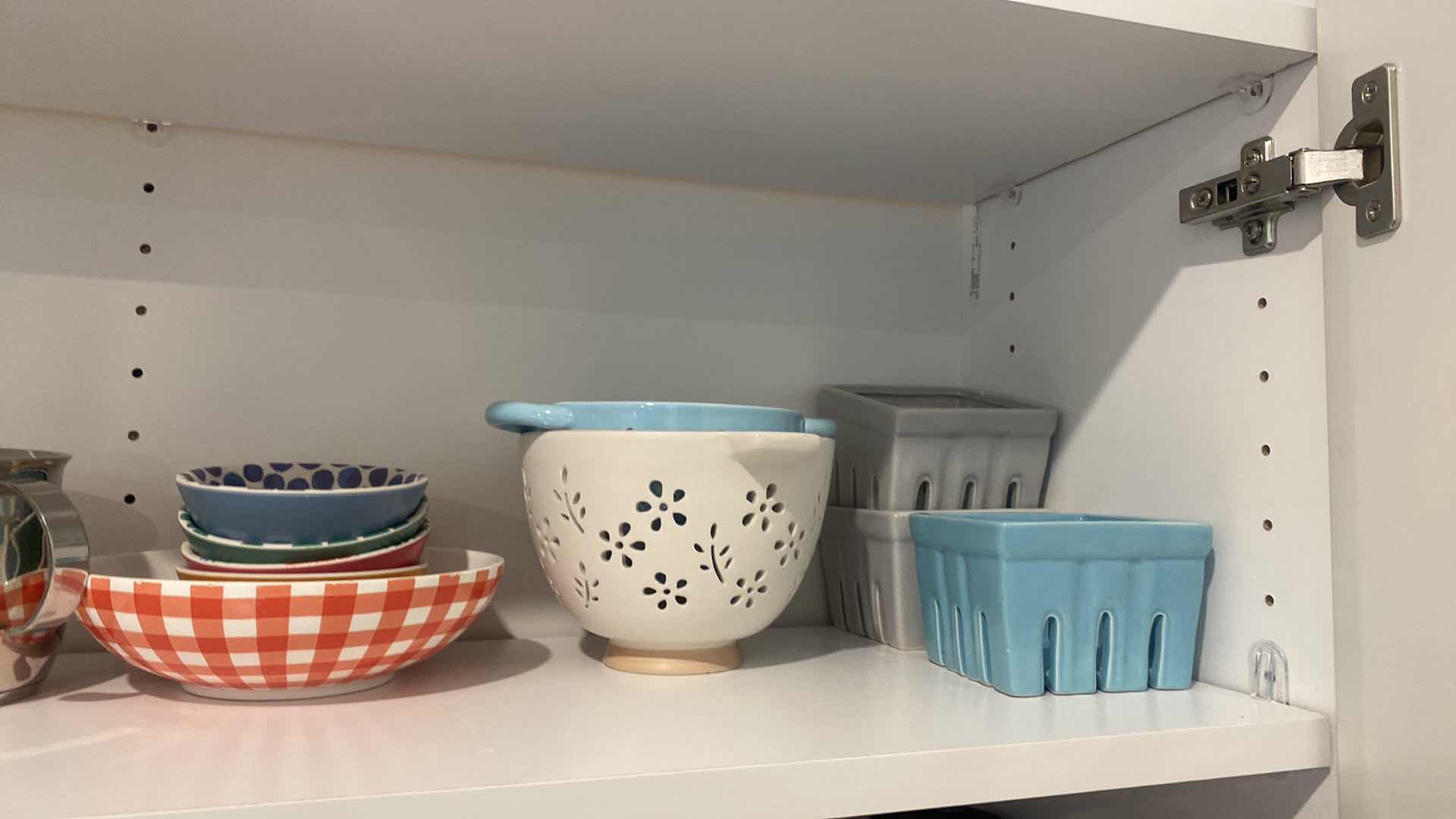 Photo 1 of CONTENTS OF KITCHEN CABINET GLASSES & COFFEE CUPS