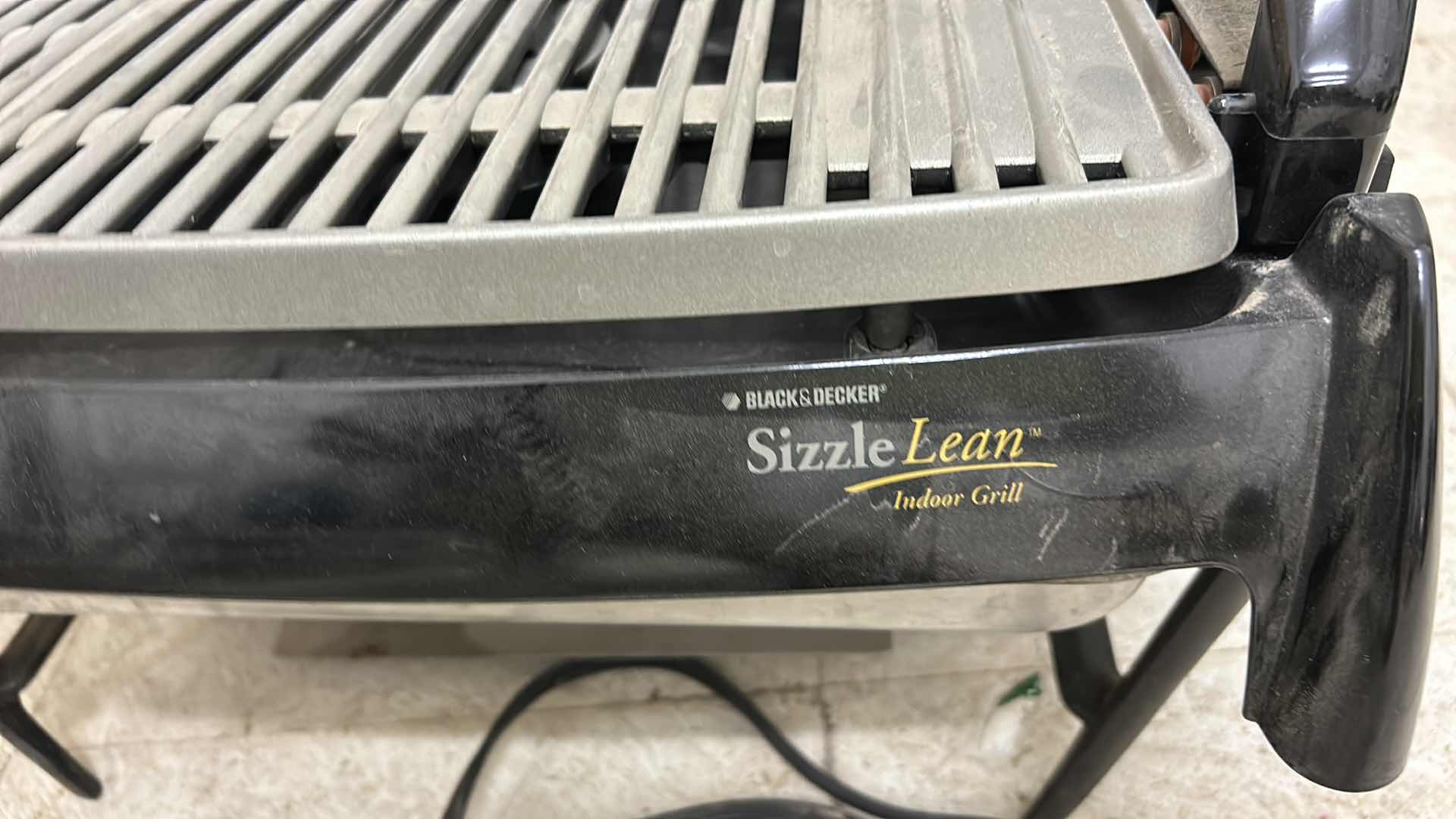 Photo 1 of BLACK AND DECKER INDOOR GRILL