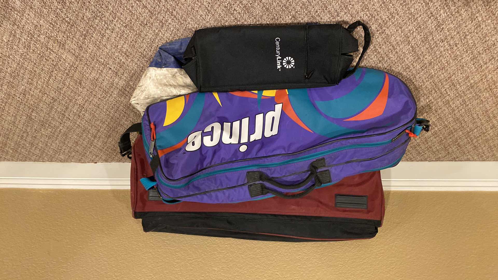 Photo 1 of 6- SPORTS TOTES ( 1 SKI BAG)