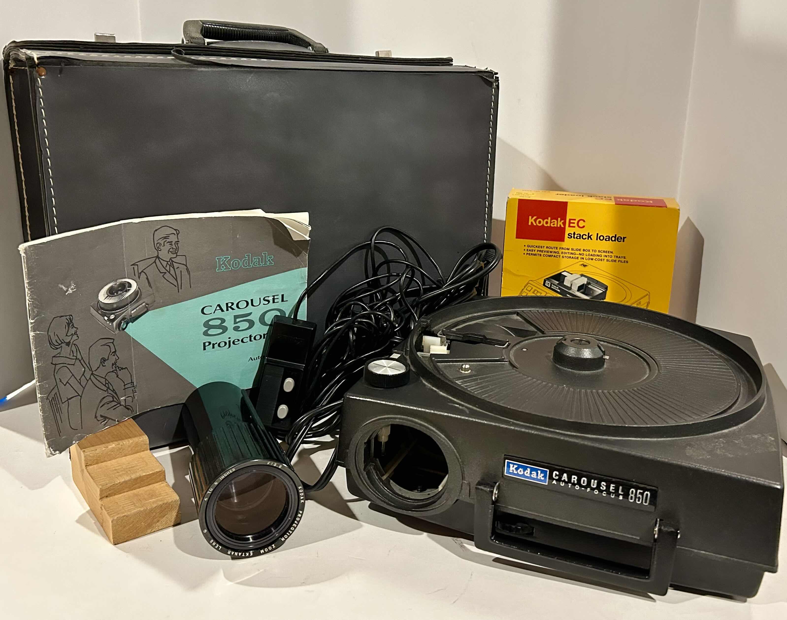 Photo 1 of KODAK CAROUSEL AUTO-FOCUS 850 PROJECTOR WITH KODAK EC STACK LOADER AND ORIGINAL CASE