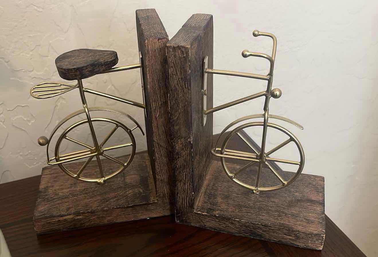 Photo 1 of HOME DECOR ITEMS-BOOK ENDS BIRD CANDLE