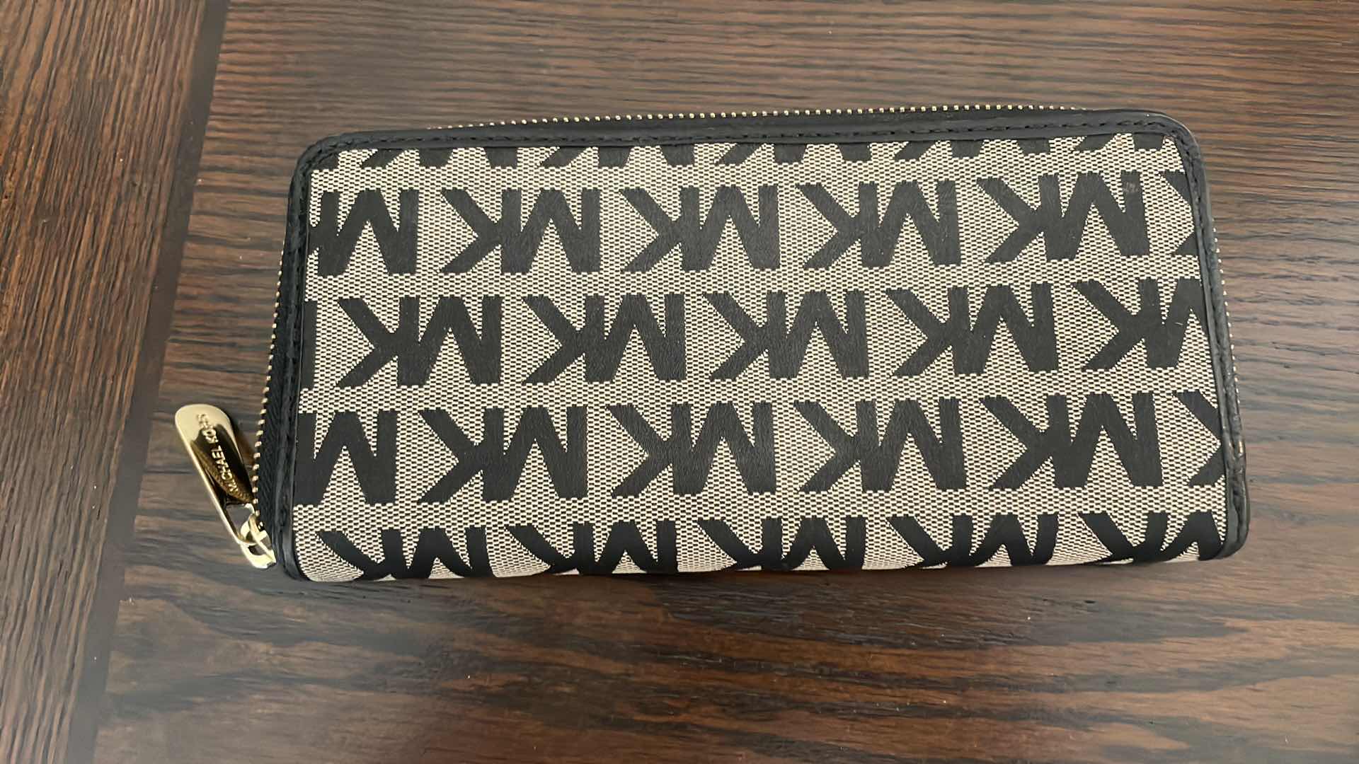 Photo 1 of MICHAEL KORS WOMENS WALLET 8”