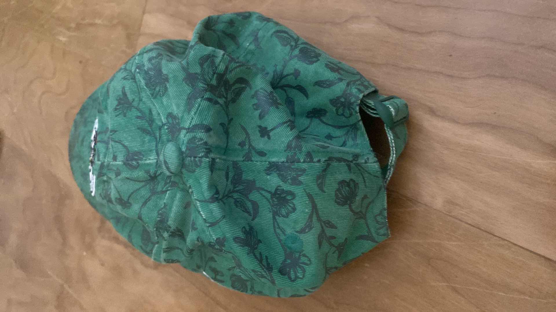 Photo 1 of WOMENS ADJUSTABLE OFFICIAL NBA BOSTON CELTICS BASKETBALL CAP