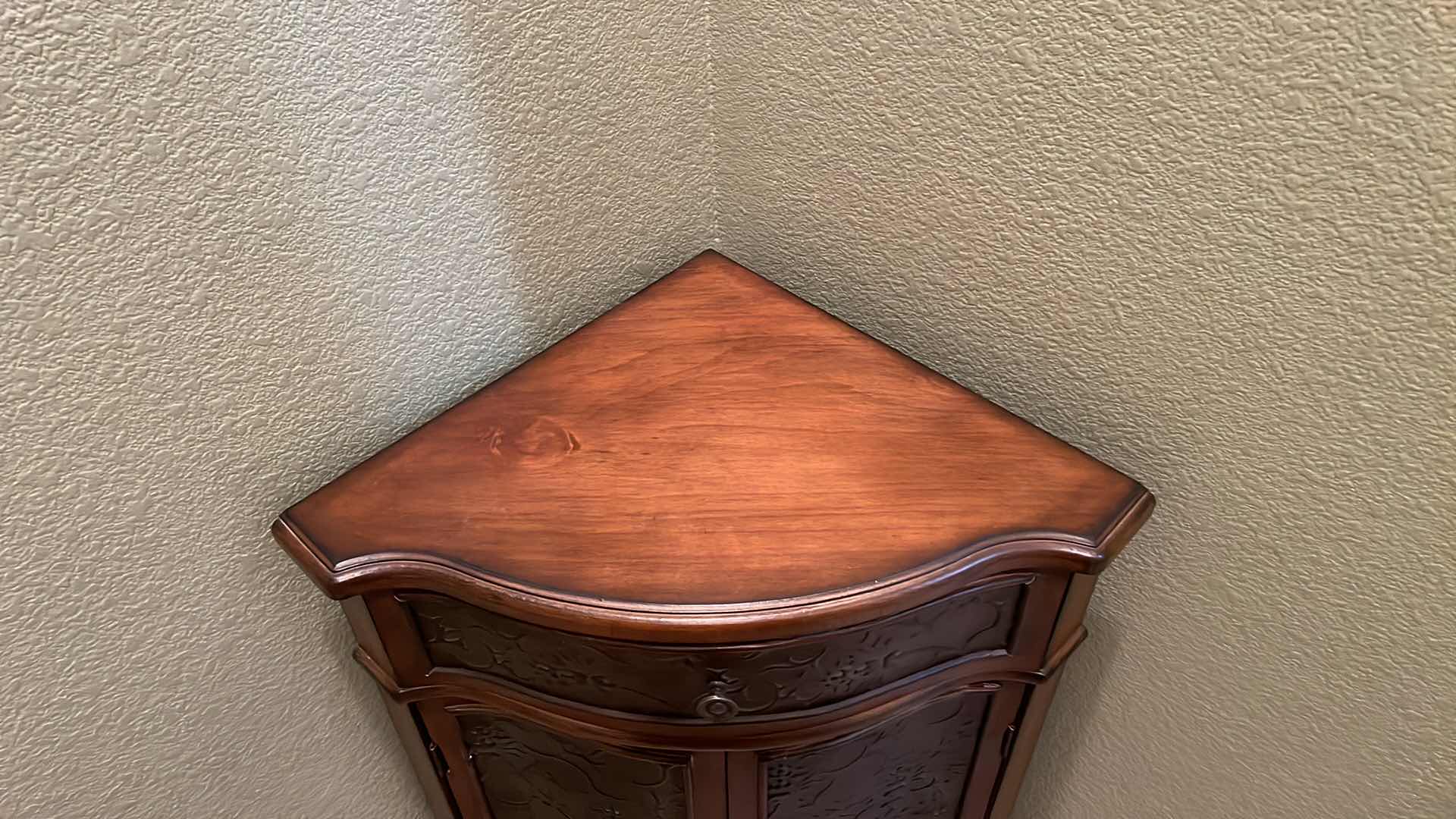 Photo 1 of CORNER TABLE 22”x15”xH31”