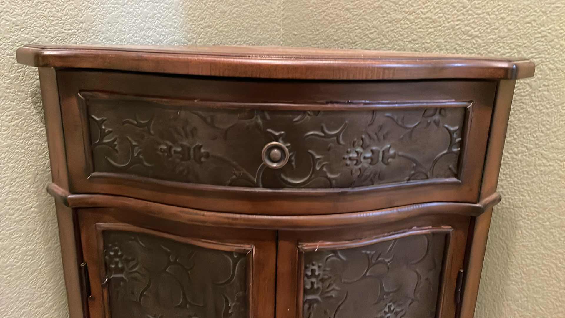 Photo 1 of CORNER TABLE 22”x15”xH31”