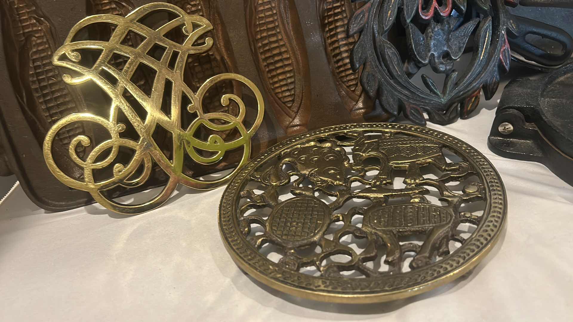 Photo 1 of 7 PC - CAST IRON PANS, METAL TRIVETS