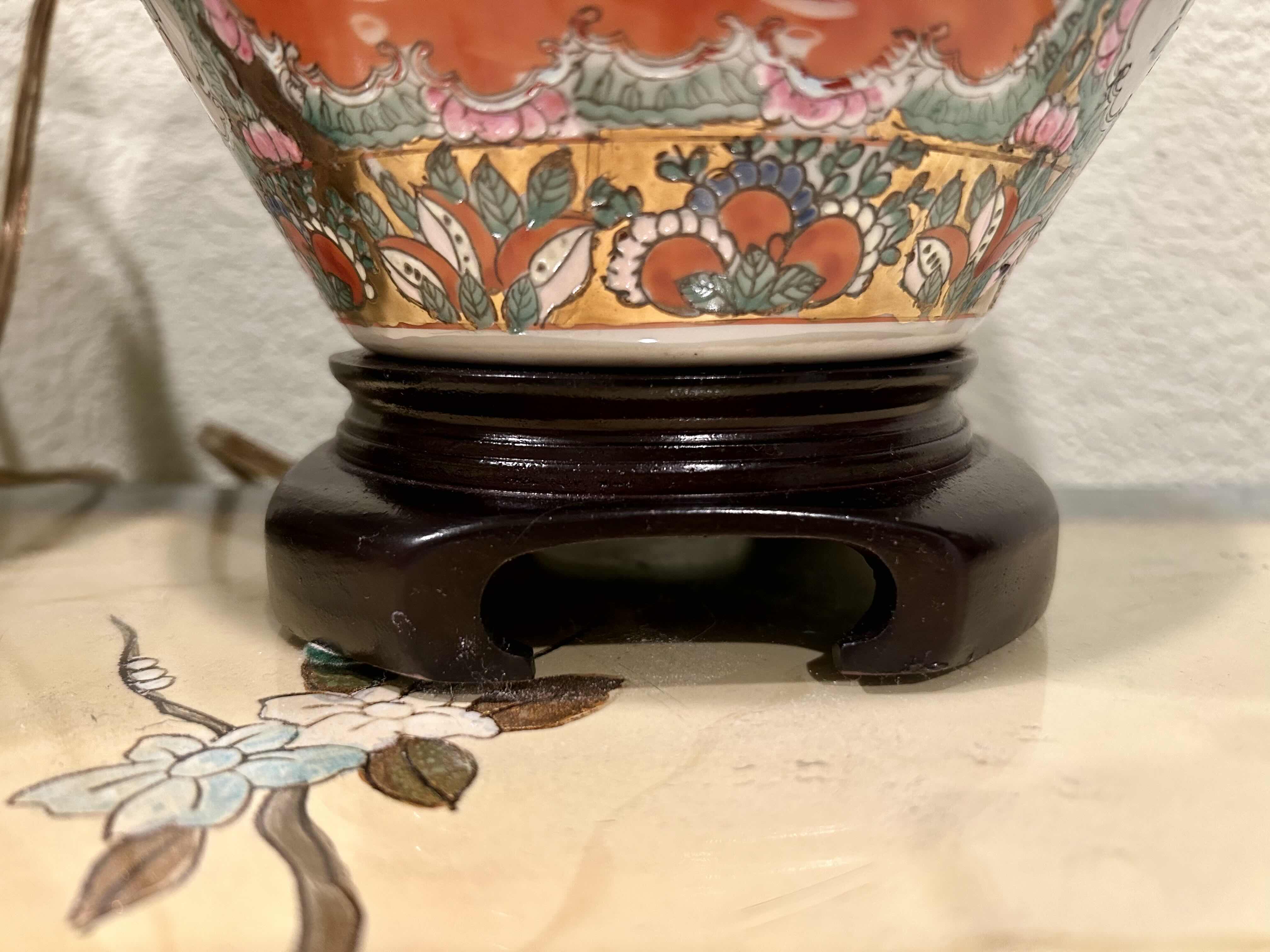 Photo 1 of 2- VINTAGE CHINESE CHINOISERIE FAMILY ROSE MEDALLION LAMP on CARVED WOOD BASE H 20”

250.00