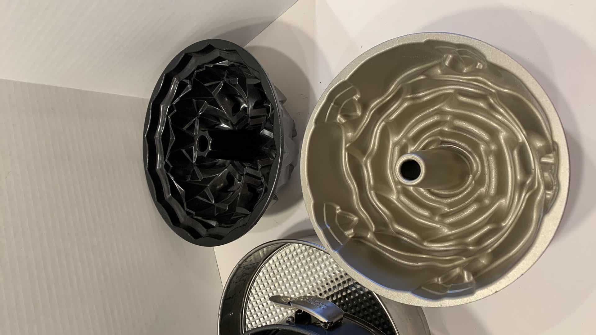 Photo 1 of BAKING PANS