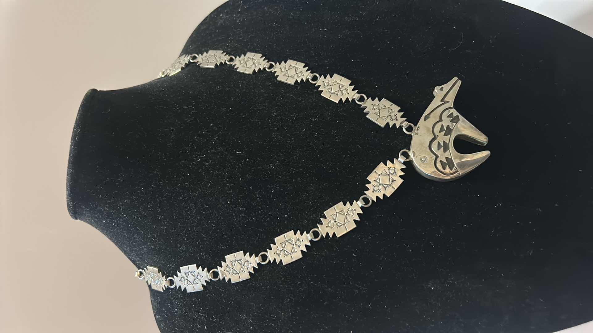 Photo 1 of FINE JEWELRY - .925 STERLING SILVER NATIVE AMERICAN SPIRIT BEAR SIGNED NECKLACE