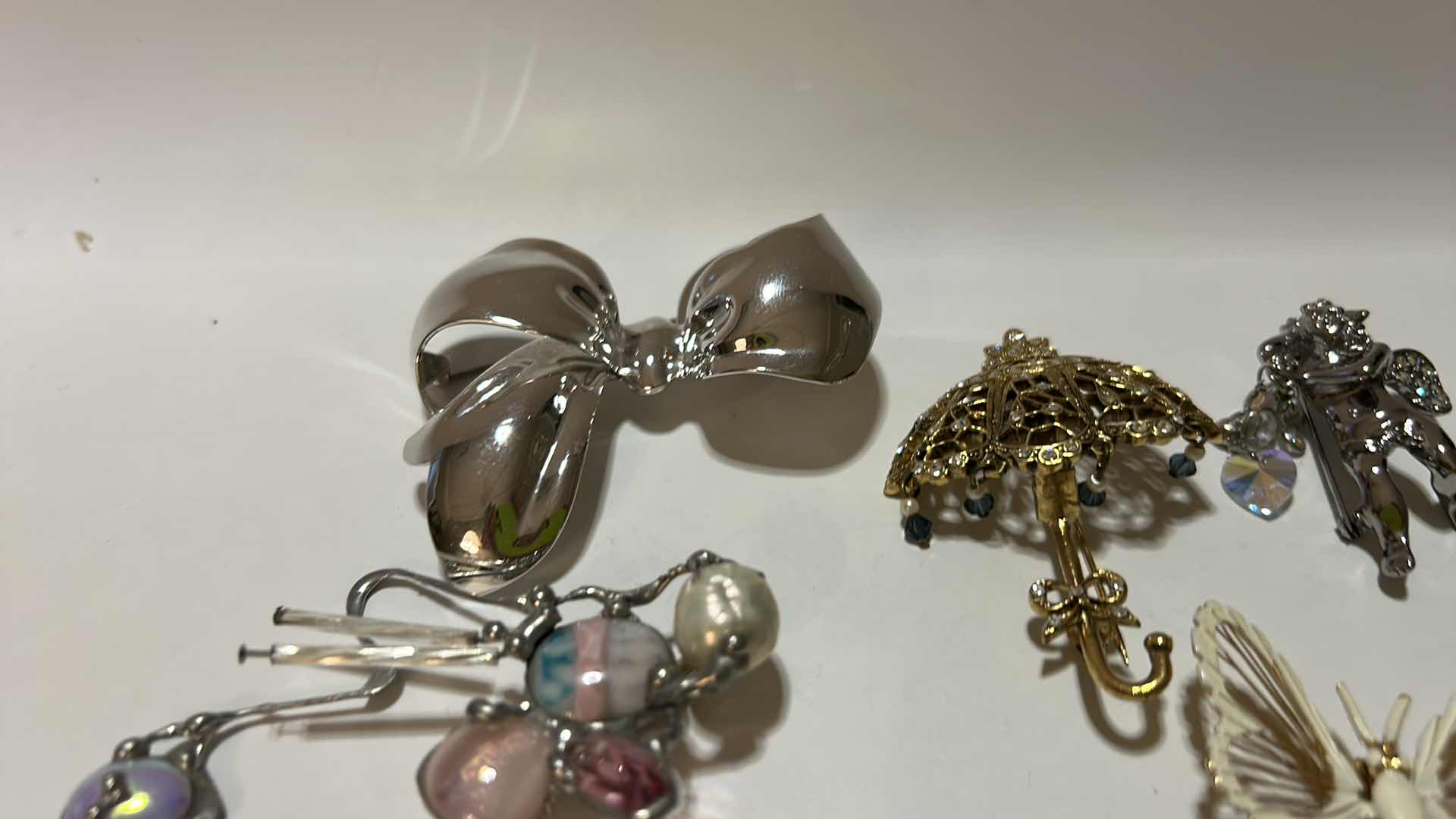 Photo 6 of COSTUME JEWELRY- 8 PINS