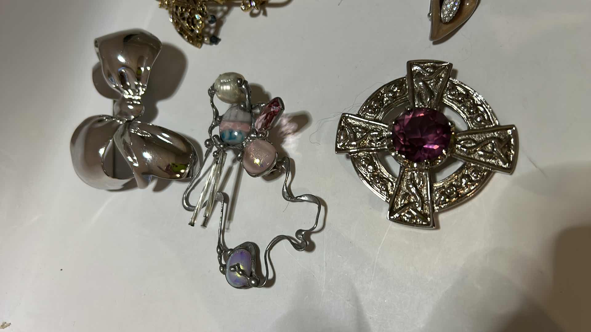 Photo 2 of COSTUME JEWELRY- 8 PINS