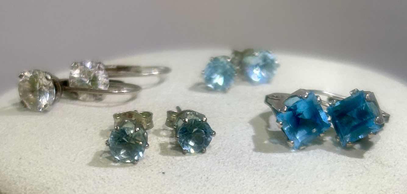 Photo 4 of 4 PAIRS SMALL PIERCED EARRINGS