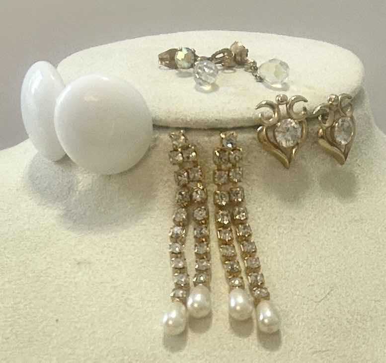 Photo 1 of 4 PAIRS PIERCED EARRINGS