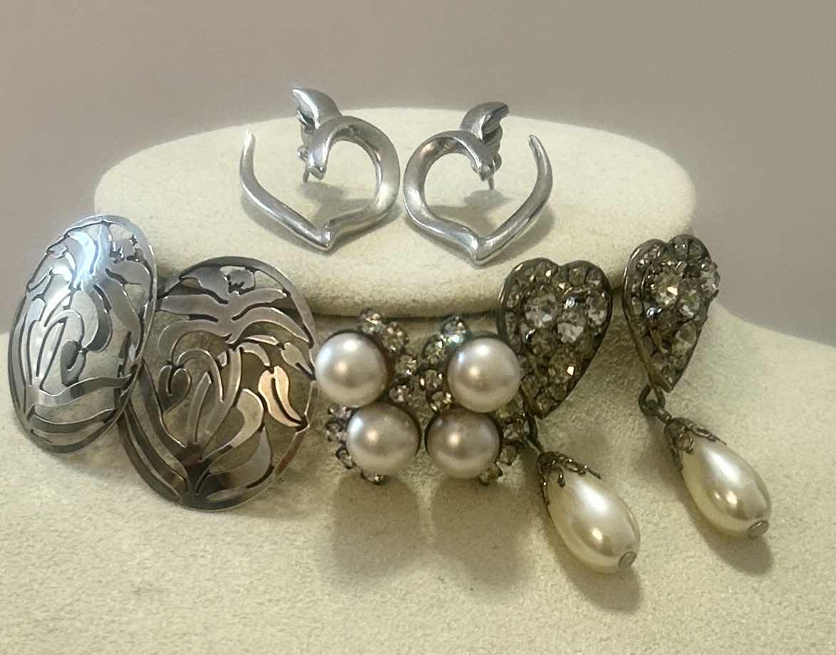 Photo 5 of 4 PAIRS SMALL PIERCED EARRINGS