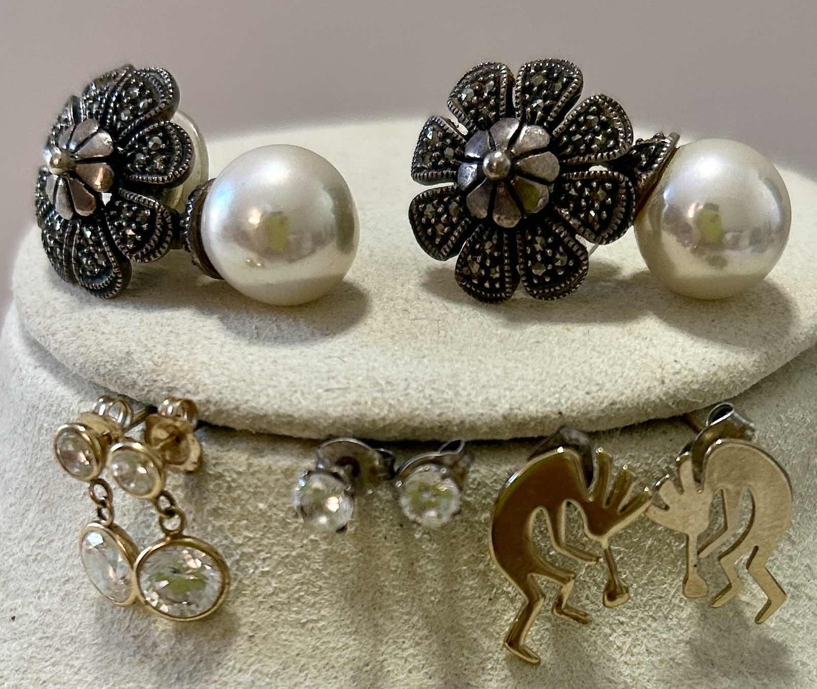 Photo 1 of 4 PAIRS SMALL PIERCED EARRINGS