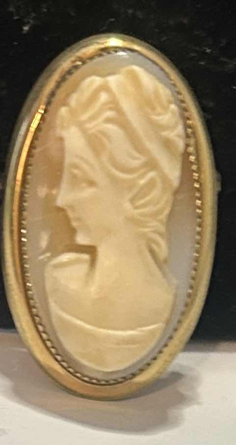 Photo 2 of FINE ANTIQUE JEWELRY- VICTORIAN ERA CAMEO BROOCH 12K GF H1.25”