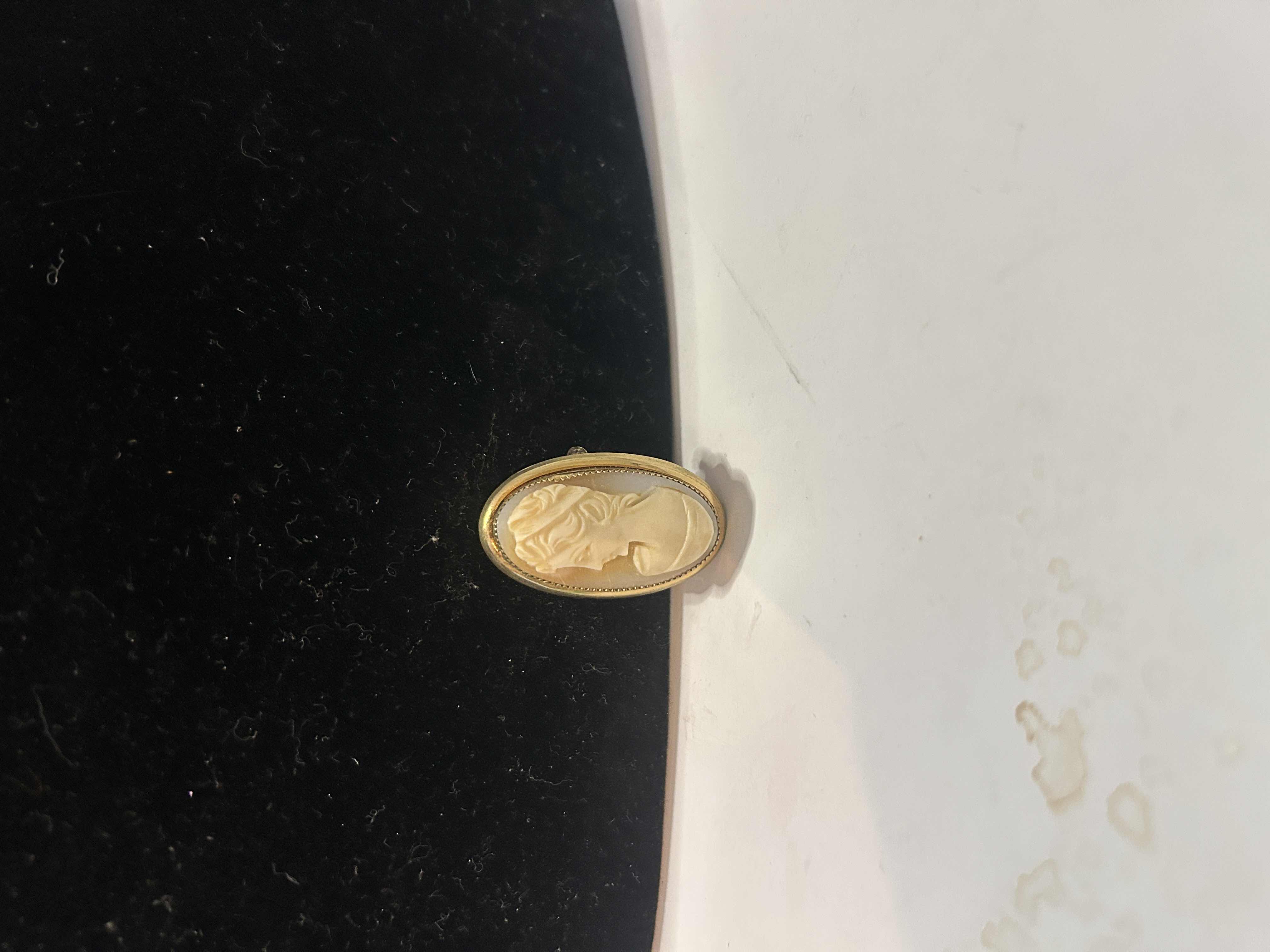 Photo 3 of FINE ANTIQUE JEWELRY- VICTORIAN ERA CAMEO BROOCH 12K GF H1.25”