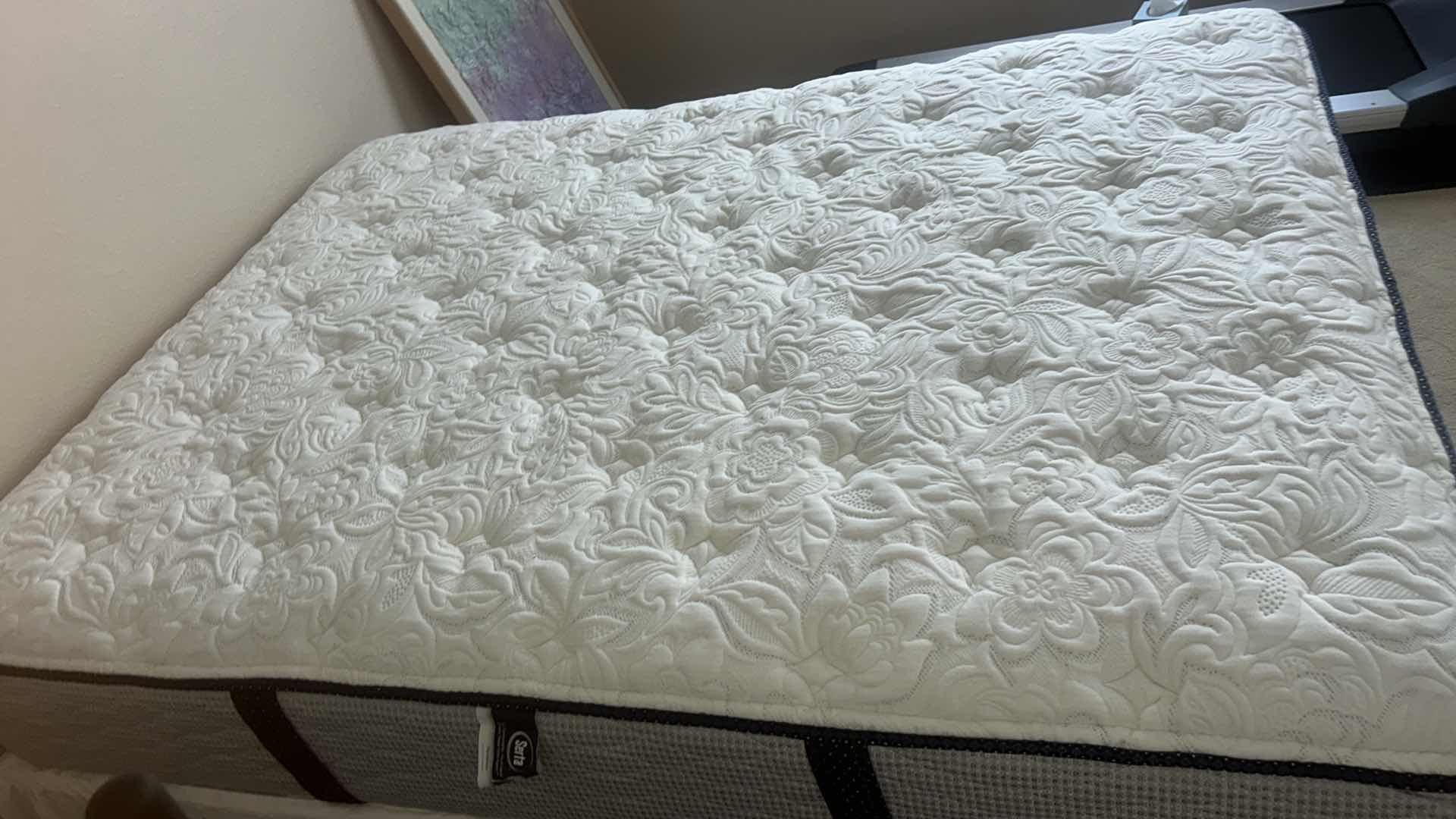 Photo 1 of QUEEN SIZE SERTA PERFECT SLEEPER - MARQUIS COLLECTION