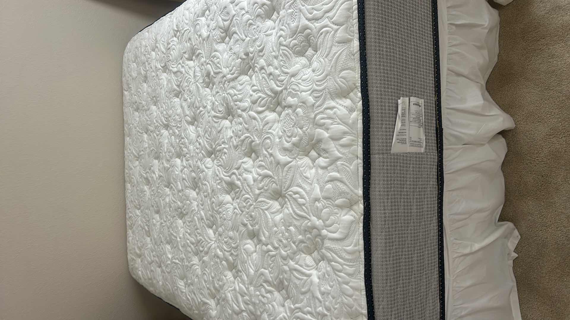 Photo 1 of QUEEN SIZE SERTA PERFECT SLEEPER - MARQUIS COLLECTION