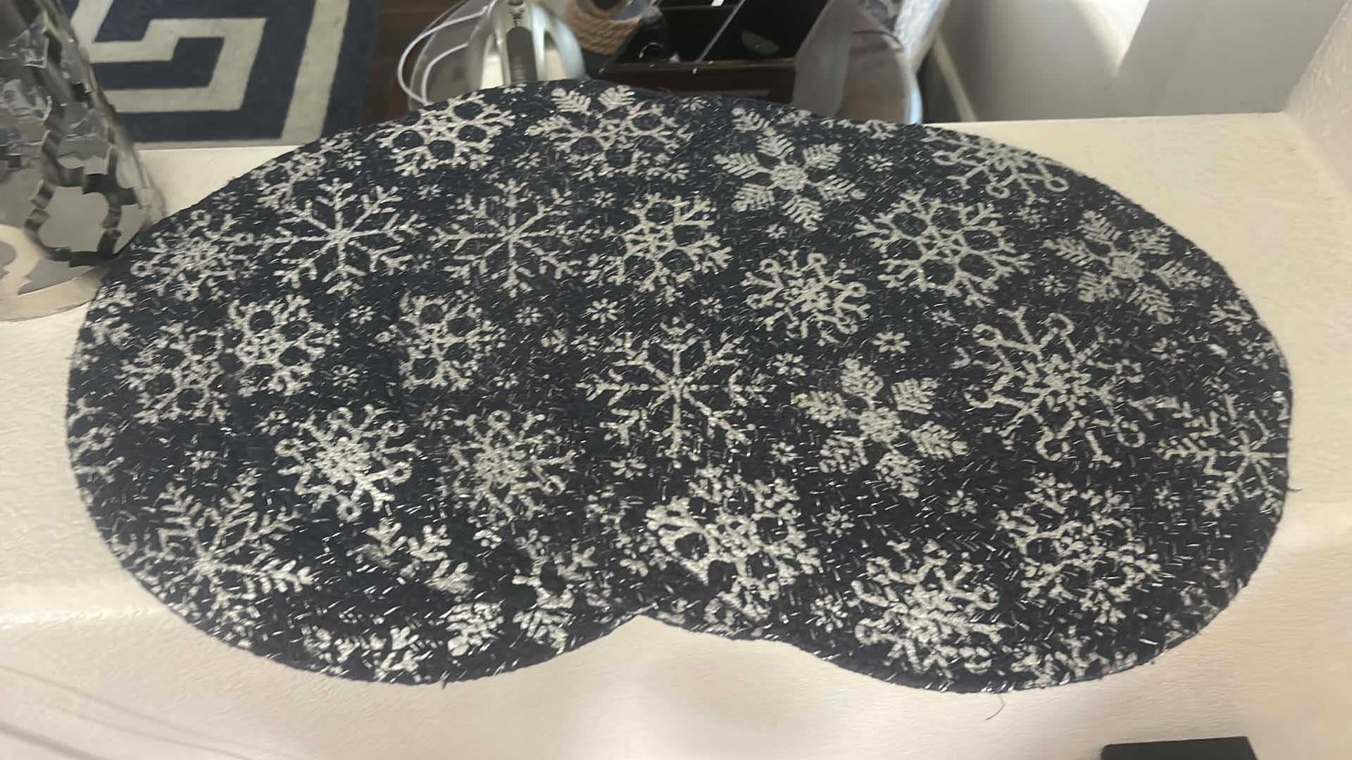 Photo 7 of HOME DECOR AND ACCESSORIES- BLUE AND WHITE VASE, WAX MELT, CANDLE HOLDER, 4 PLACEMATS AND TABLE CLOTH