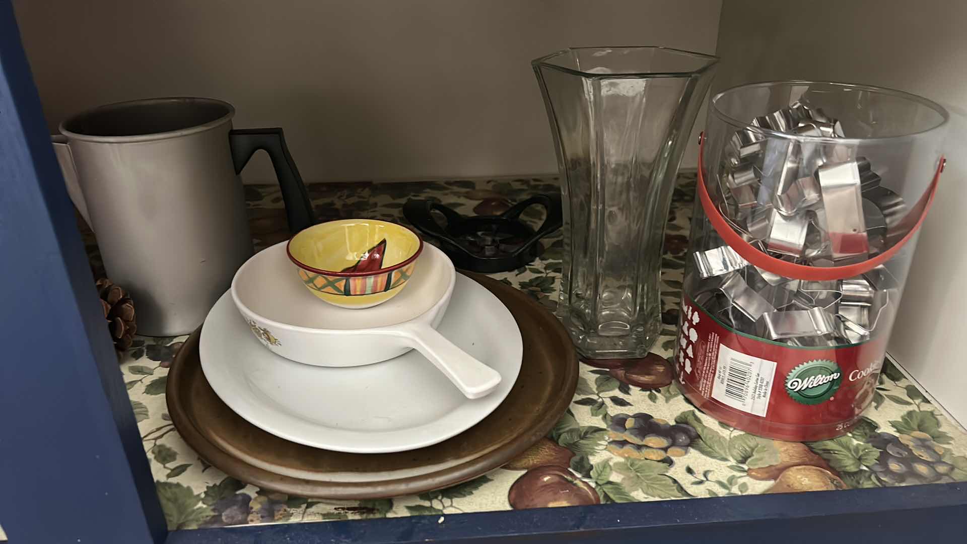 Photo 1 of CONTENTS OF CABINET