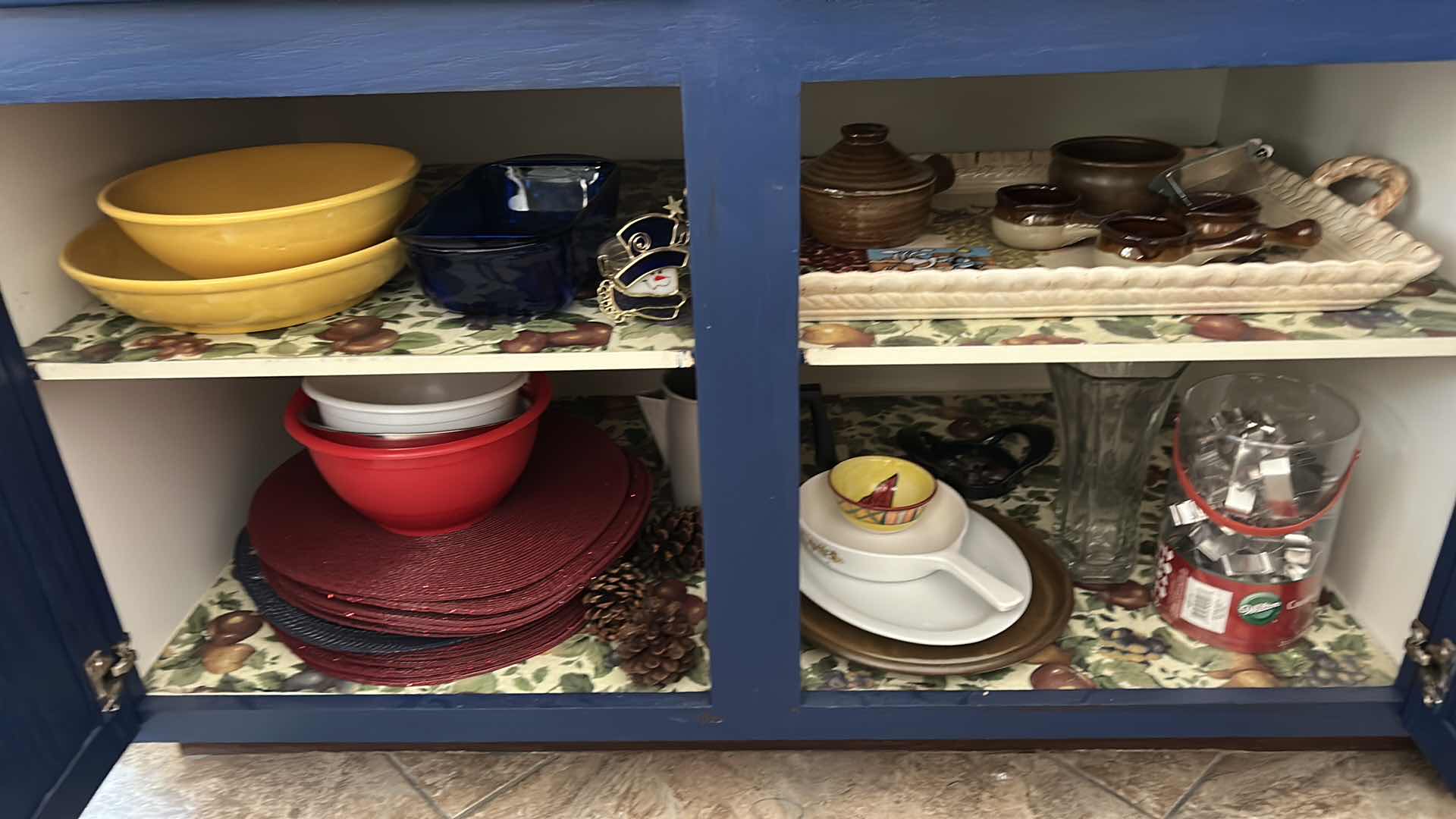 Photo 1 of CONTENTS OF CABINET