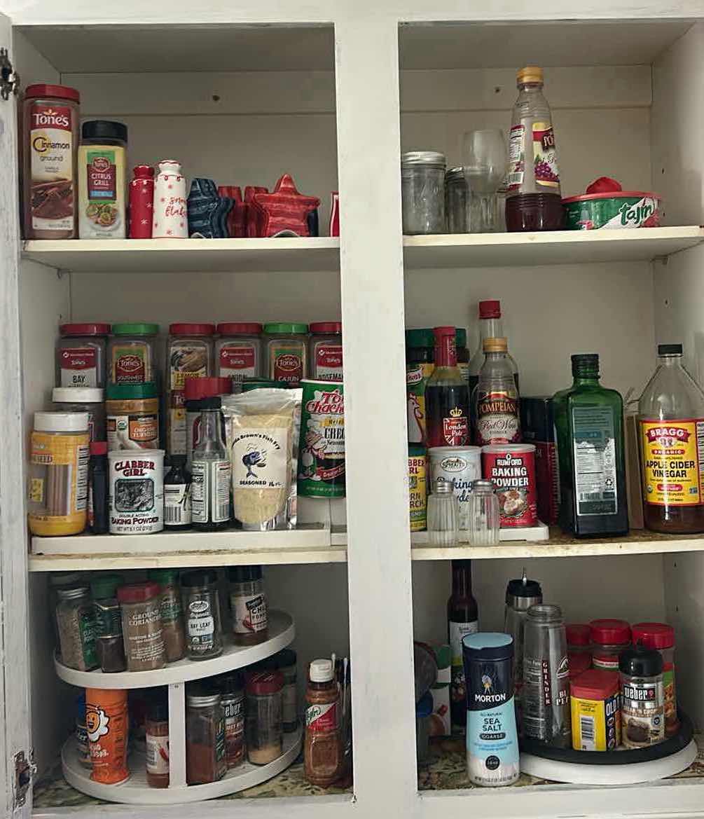 Photo 1 of CONTENTS OF CABINET