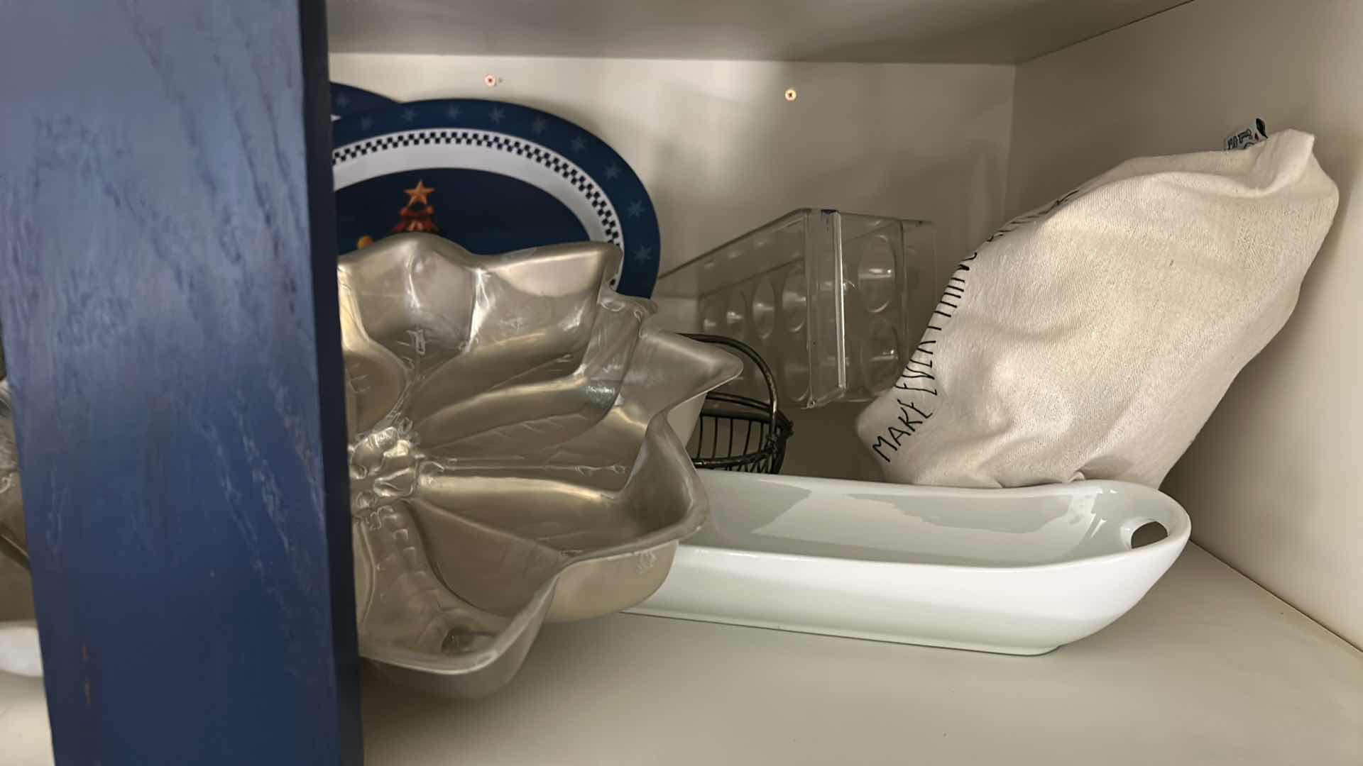 Photo 1 of CONTENTS OF CABINET