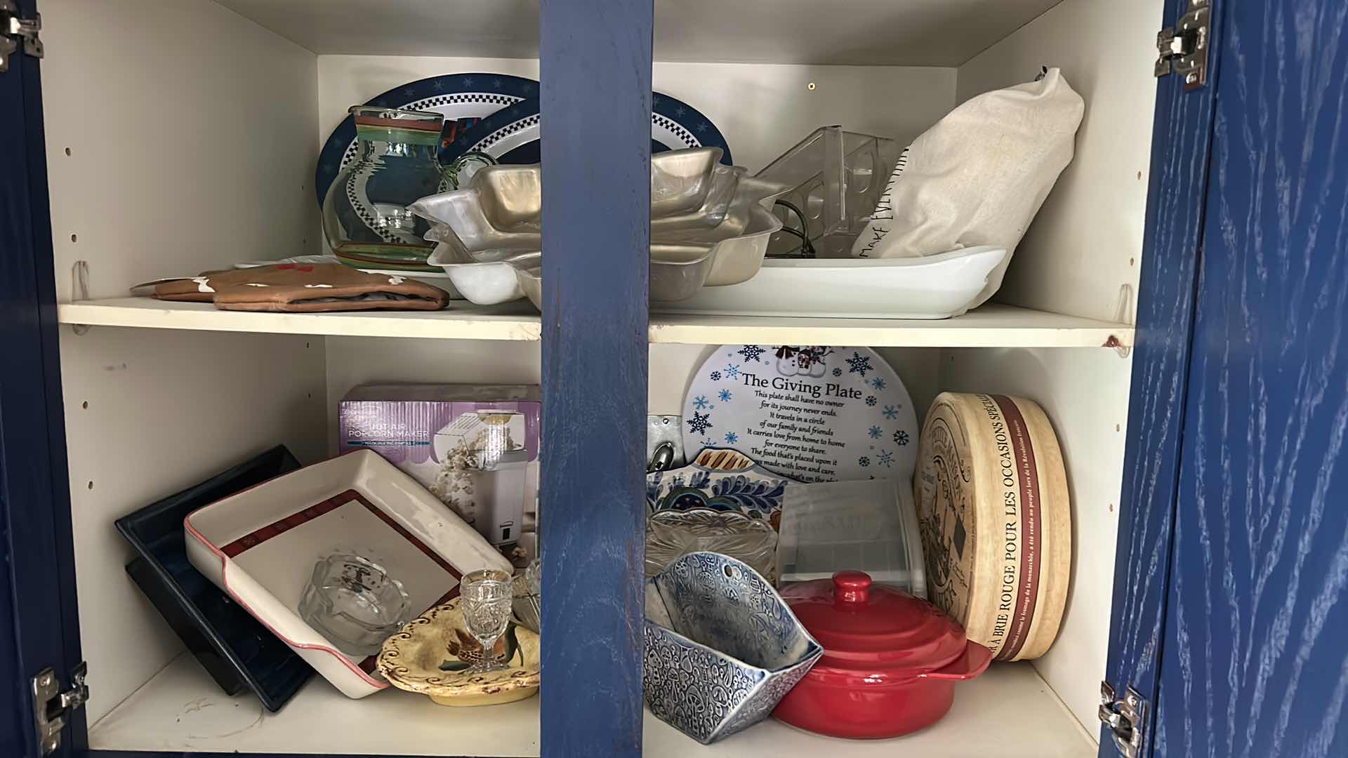 Photo 1 of CONTENTS OF CABINET