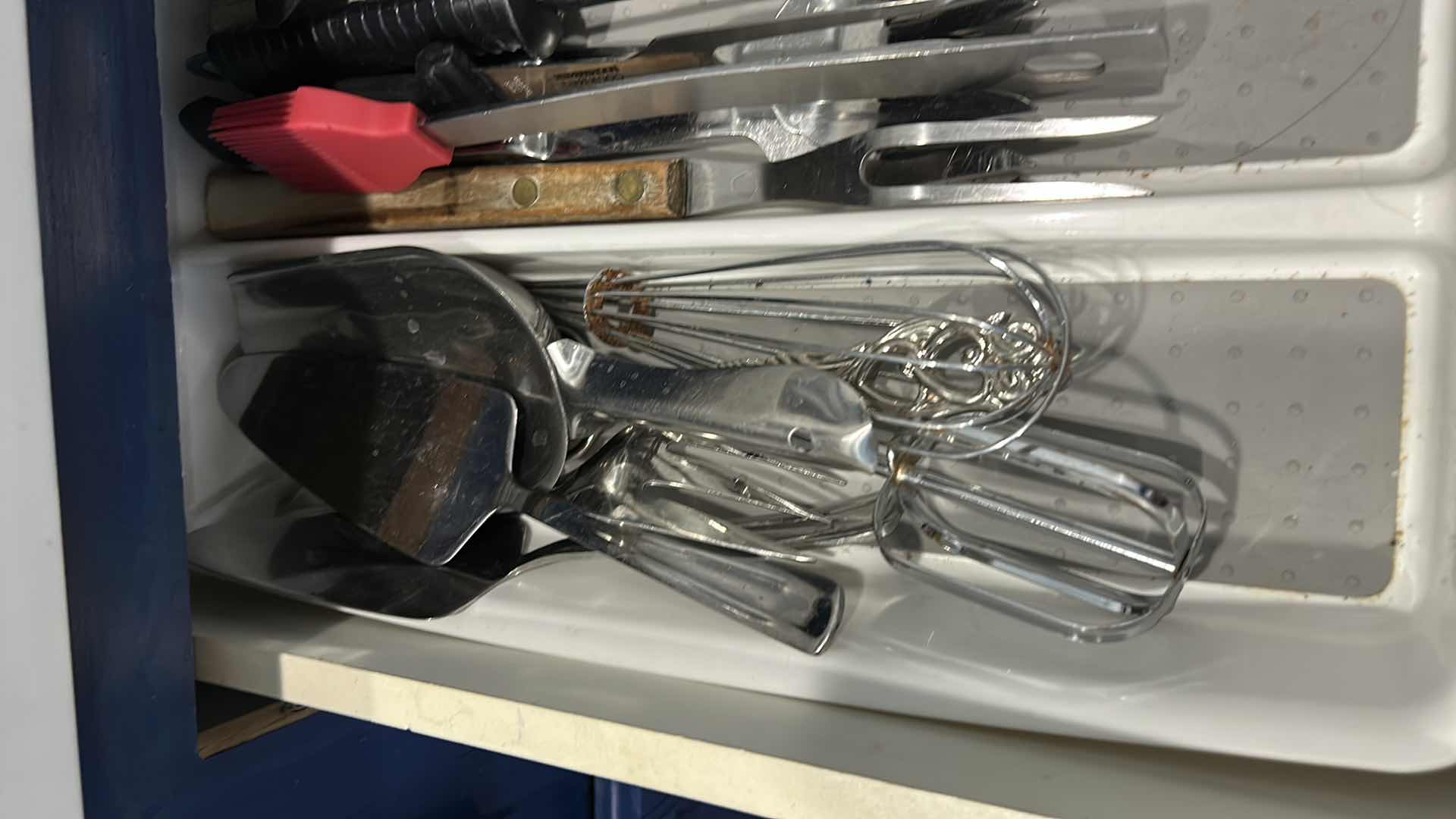 Photo 1 of CONTENTS OF DRAWER IN KITCHEN