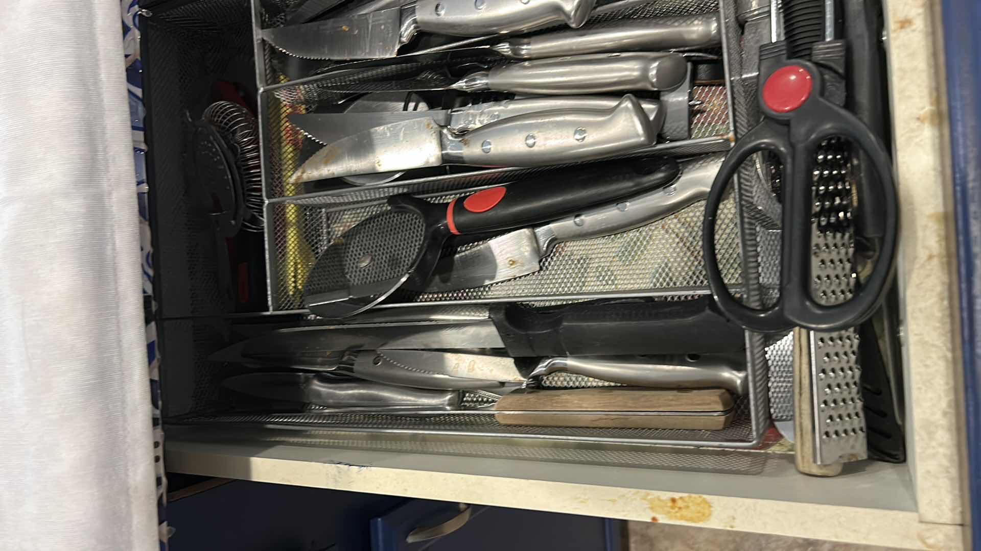 Photo 1 of CONTENTS OF DRAWER IN KICHEN - KNIVES AND MORE
