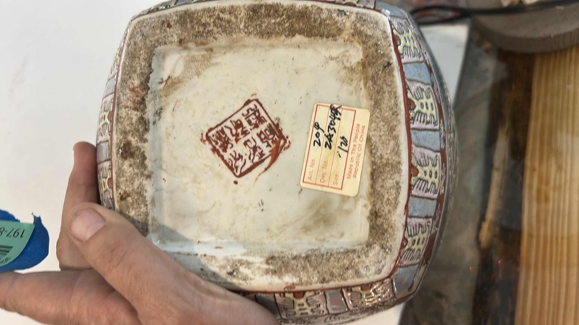 Photo 1 of ANTIQUE QING DYNASTY CHINESE FAMILLE ROSE MEDALLION PORCELAIN ENAMEL FIGURAL JAR H13” $300